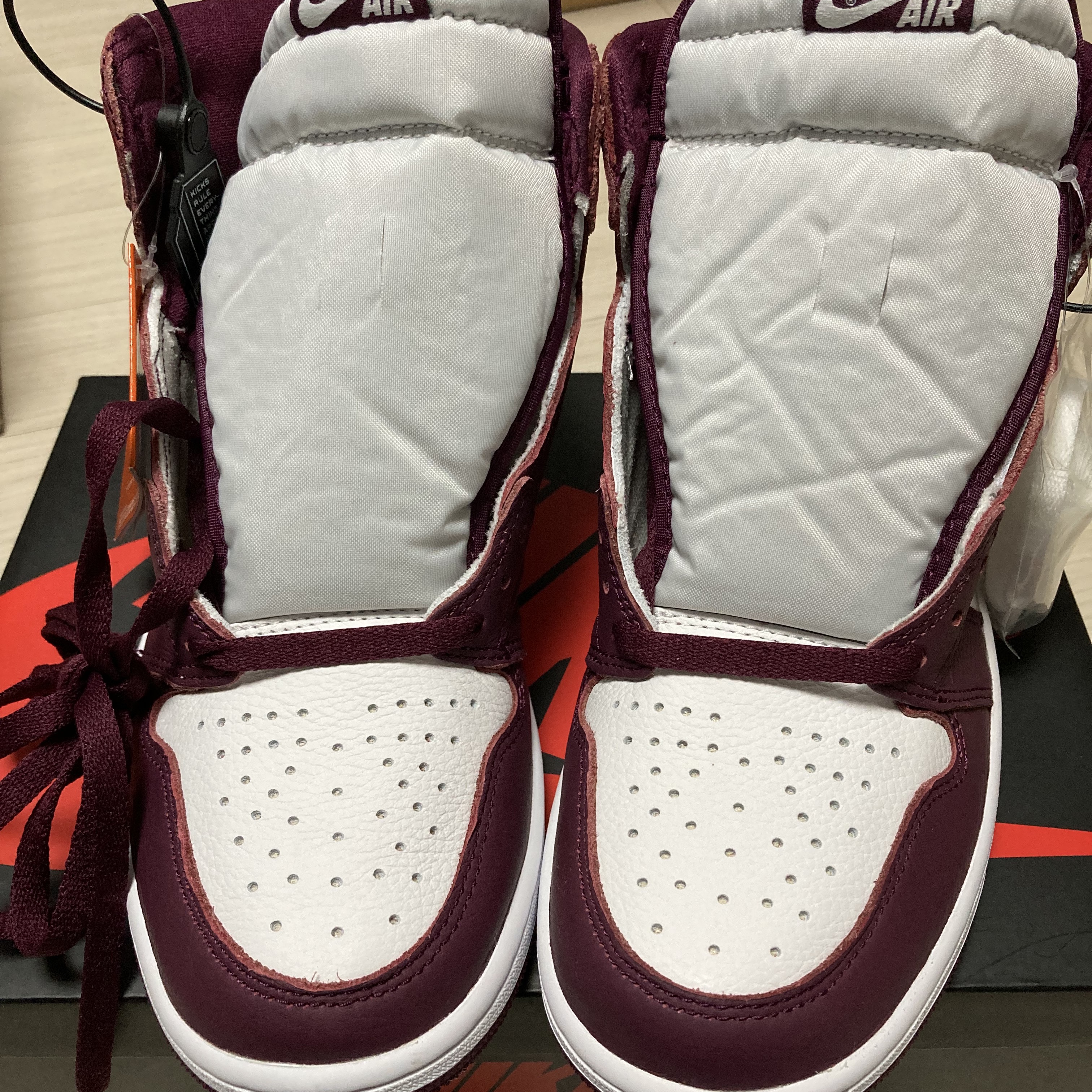 Jordan 1 Retro High OG Bordeaux 착용 스타일 - 1