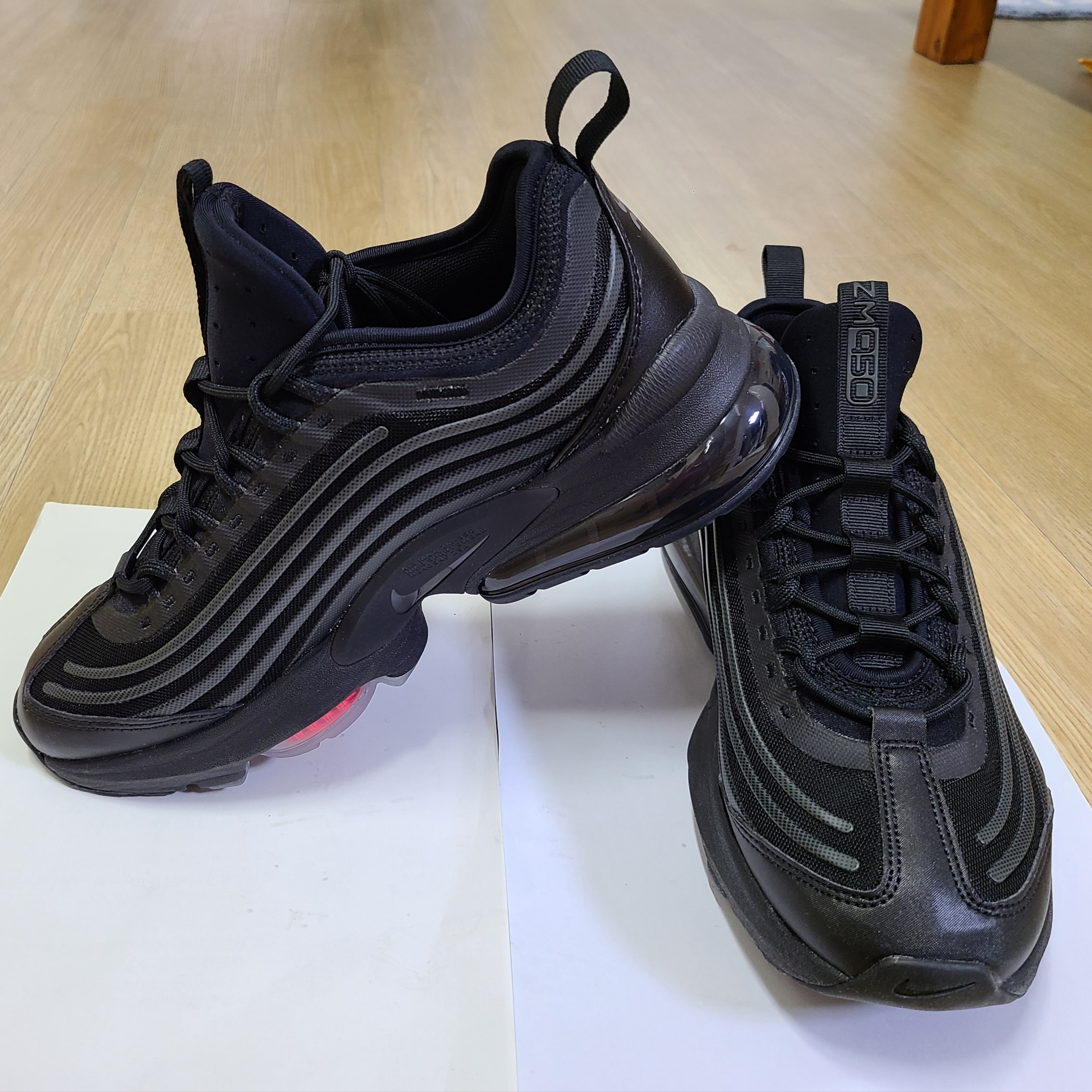 Nike Air Max Zoom 950 Black Metallic Silver 착용 스타일