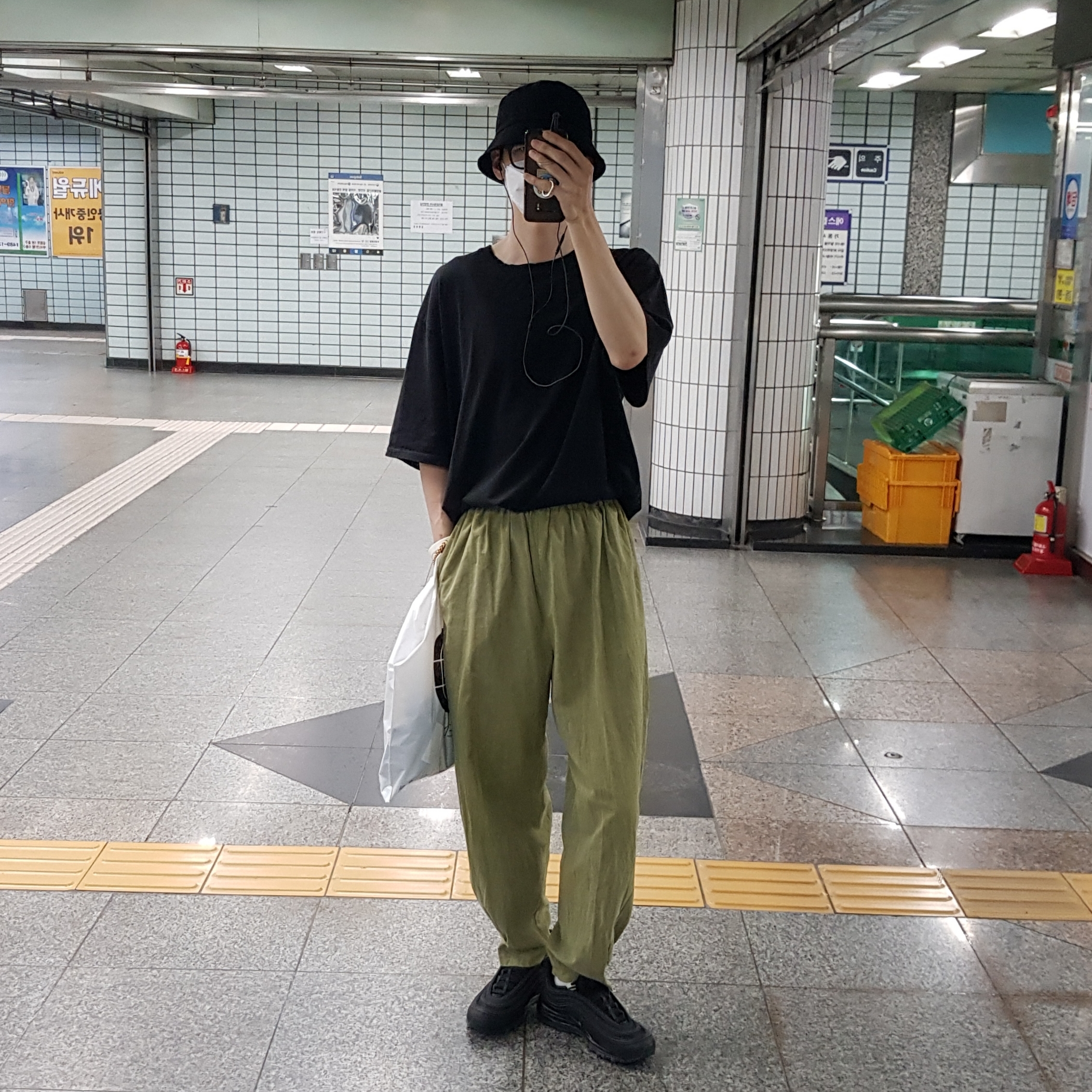 (W) Nike Air Max 97 Black Dark Grey 착용 스타일
