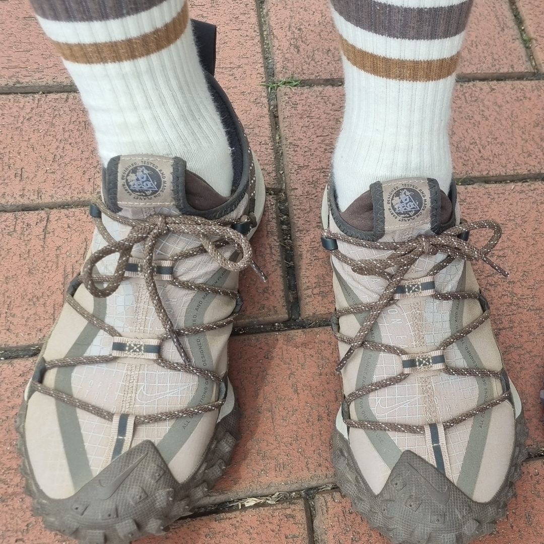 Nike ACG Smith Summit Cargo Pants Light Bone - Asia, Nike ACG Mountain Fly Low Ironstone 착용 스타일 - 3