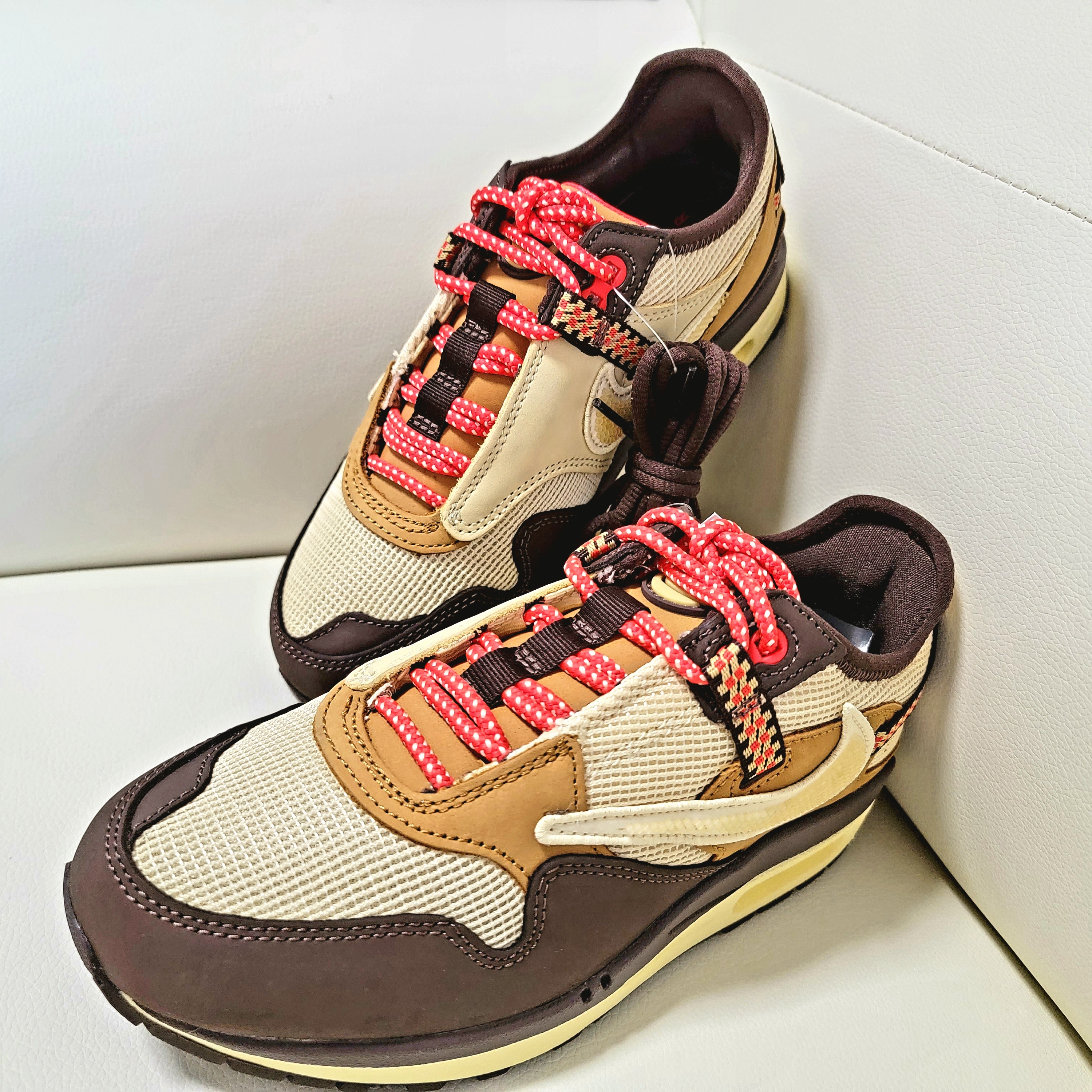Nike x Travis Scott Air Max 1 Cact.us Brown, Nike x Travis Scott Air Max 1 Cact.us Gold 착용 스타일 - 2