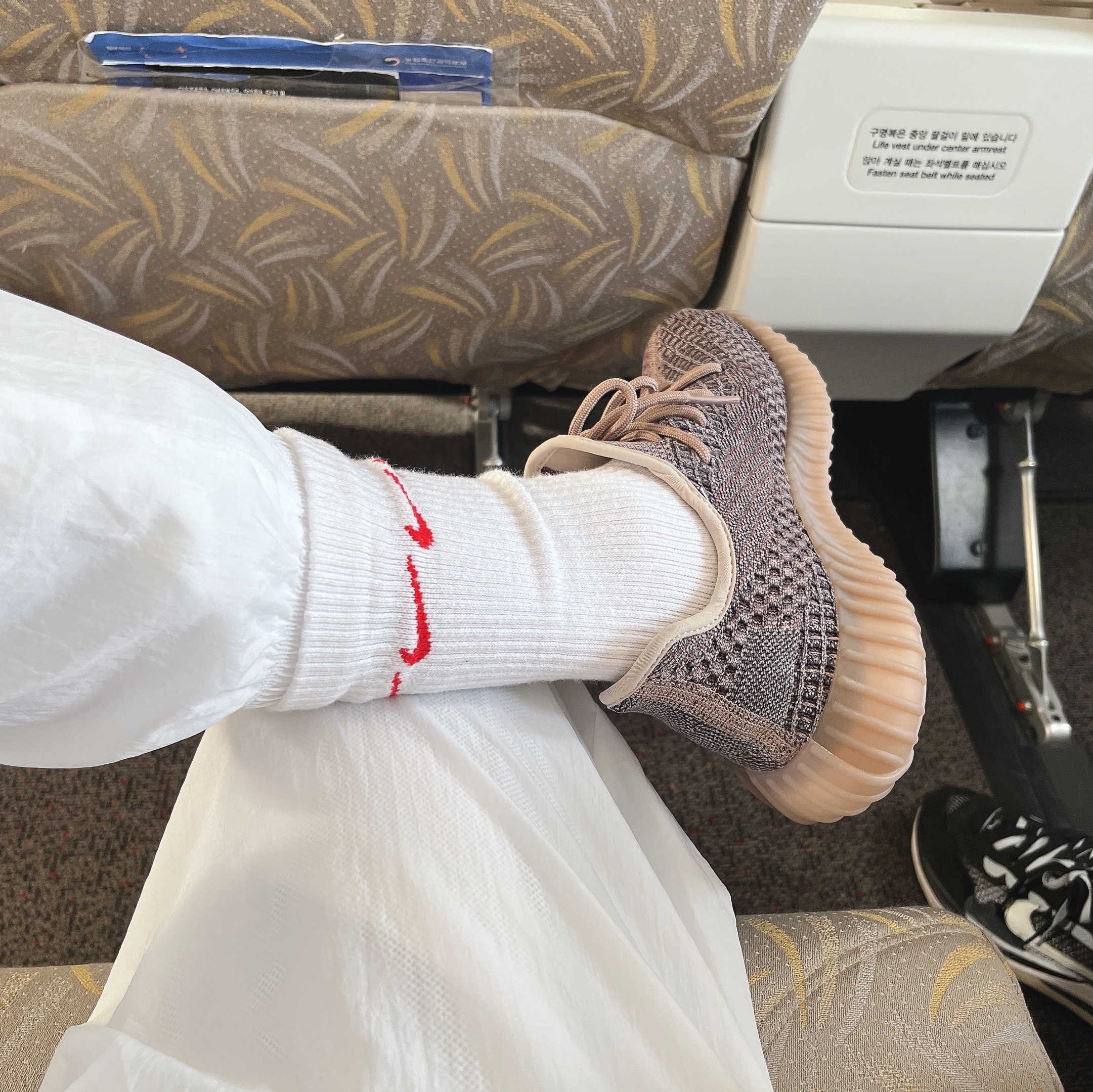 Adidas Yeezy Boost 350 V2 Fade 착용 스타일 - 3
