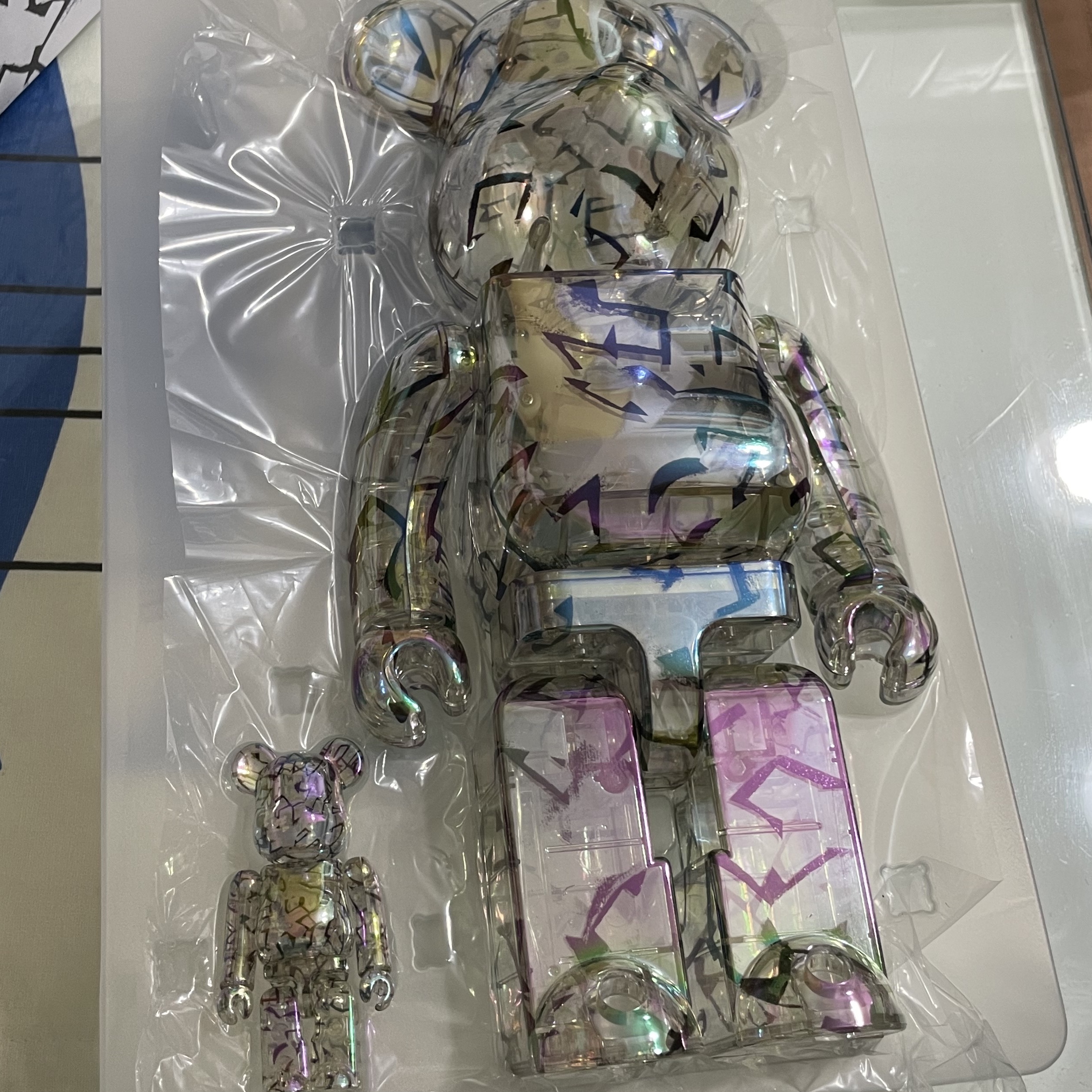 Bearbrick x Jimmy Choo x Eric Haze Curated By Poggy 100% & 400% Set 착용 스타일
