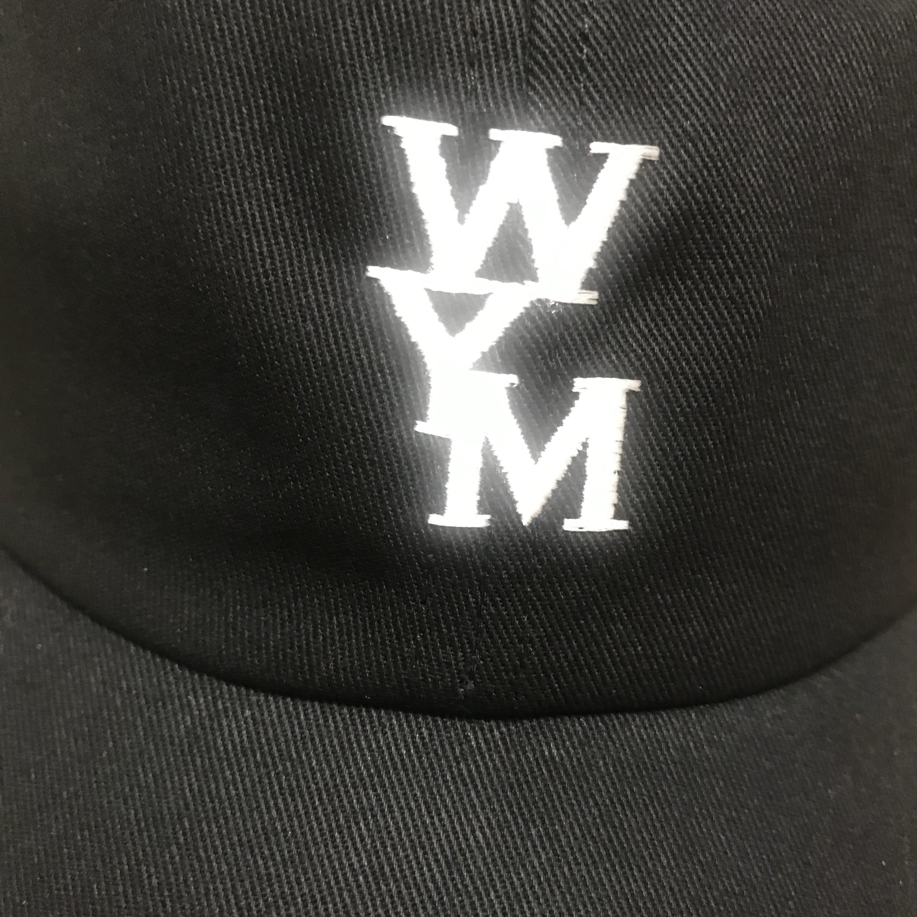 Wooyoungmi White Logo Ball Cap Black 착용 스타일 - 1