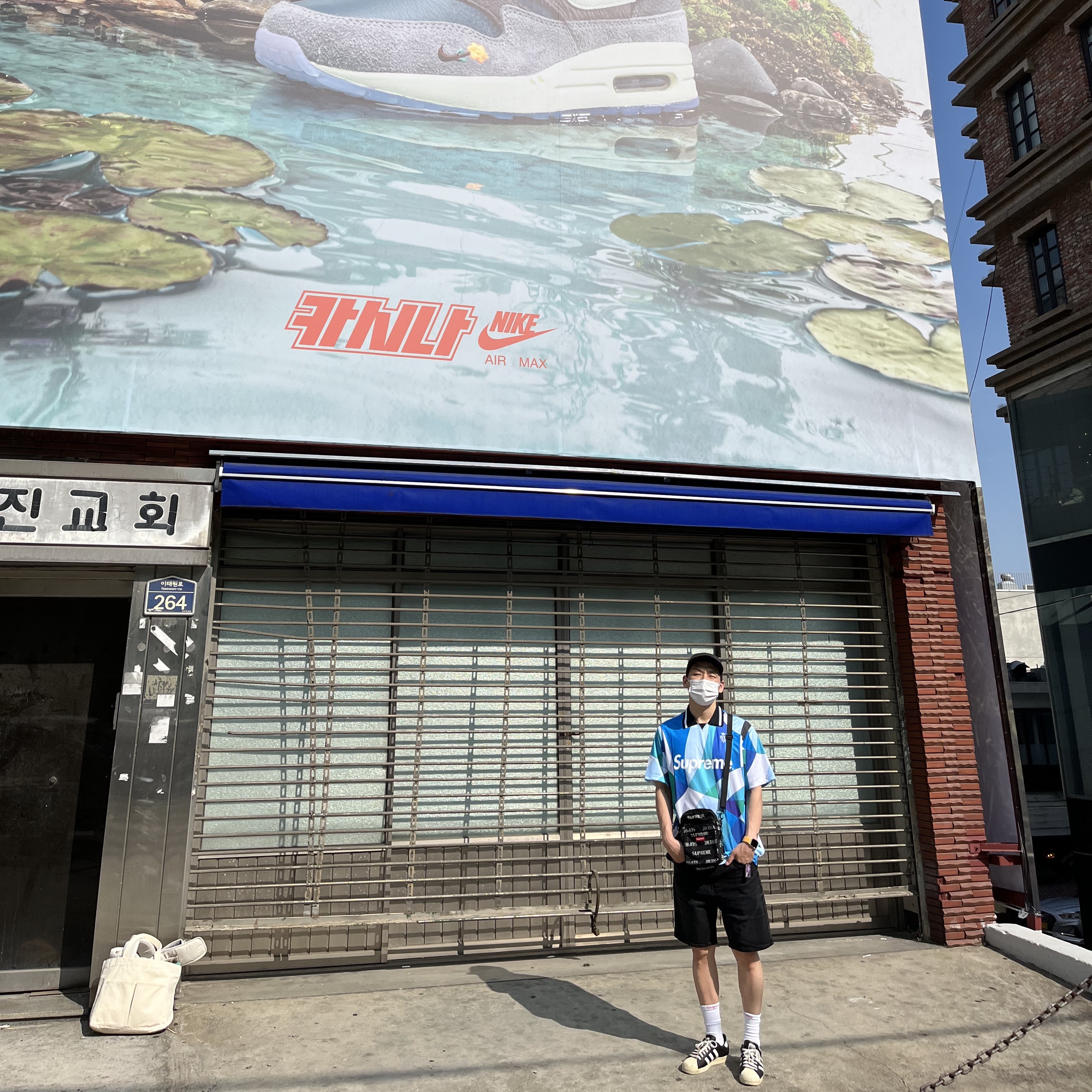 Supreme x Emilio Pucci Soccer Jersey Blue - 21SS, Supreme Hanes Crew Socks White (4 Pack) 착용 스타일