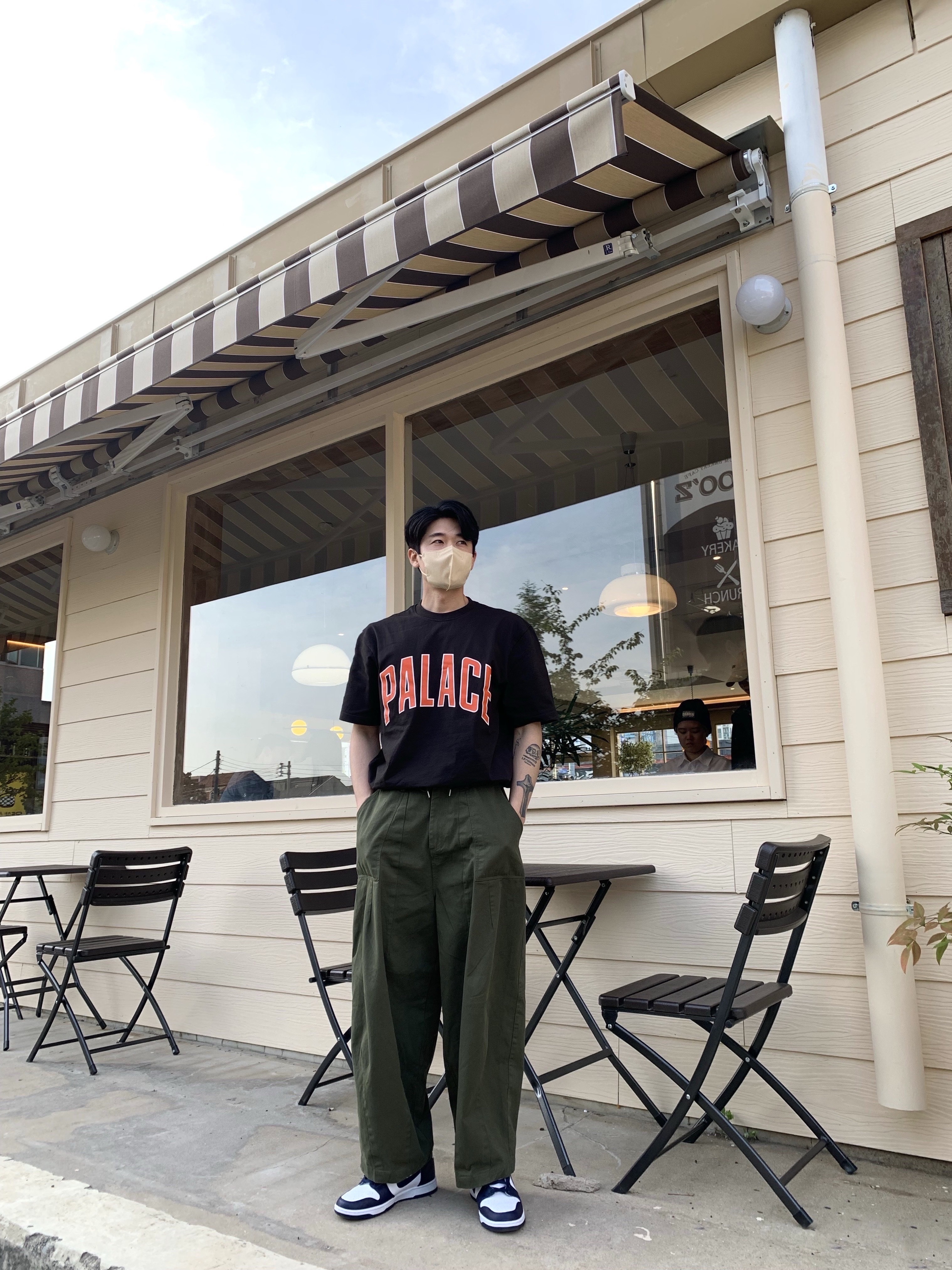 Apple iPad Air 5th Gen Cellular 256GB Space Gray (Korean Ver.), Palace Sportini T-Shirt Black - 21SS 착용 스타일 - 3