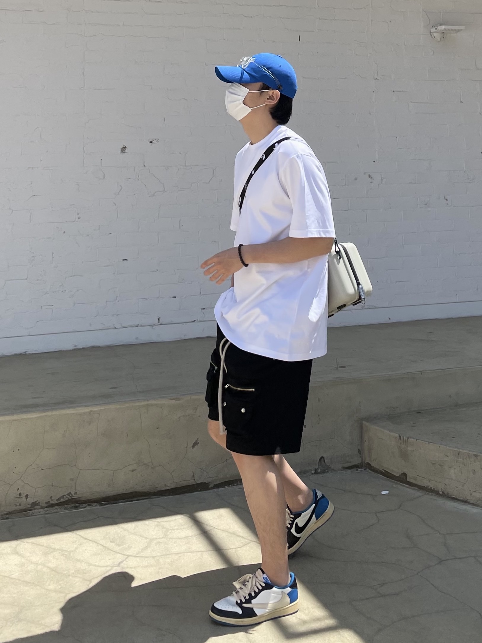 Jordan 1 x Travis Scott x Fragment Retro Low OG SP Military Blue, Off-White x Amore Pacific Protection Box (Without Cosmetics) 착용 스타일