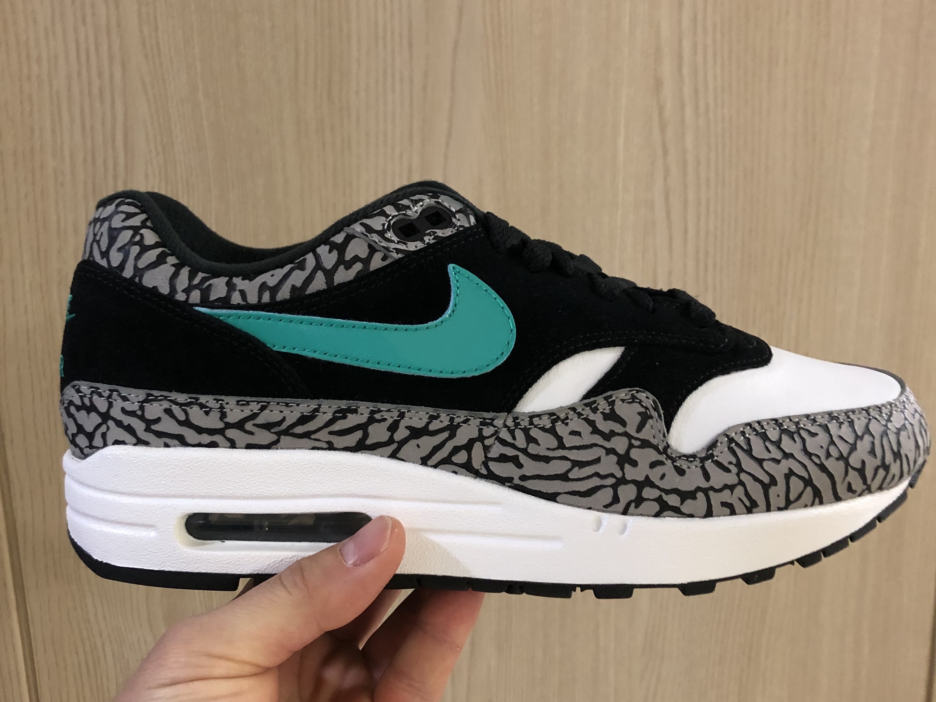 NIke x Atmos Air Max 1 Elephant 2017 착용 스타일
