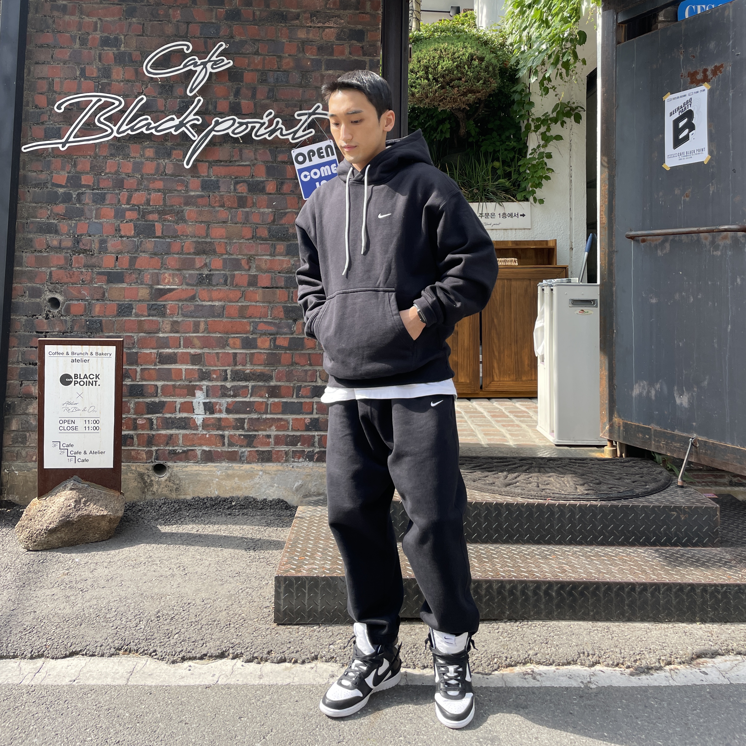 Nike x Ambush Dunk High Black, Nike NRG Solo Swoosh Fleece Hoodie Black White - Asia 착용 스타일