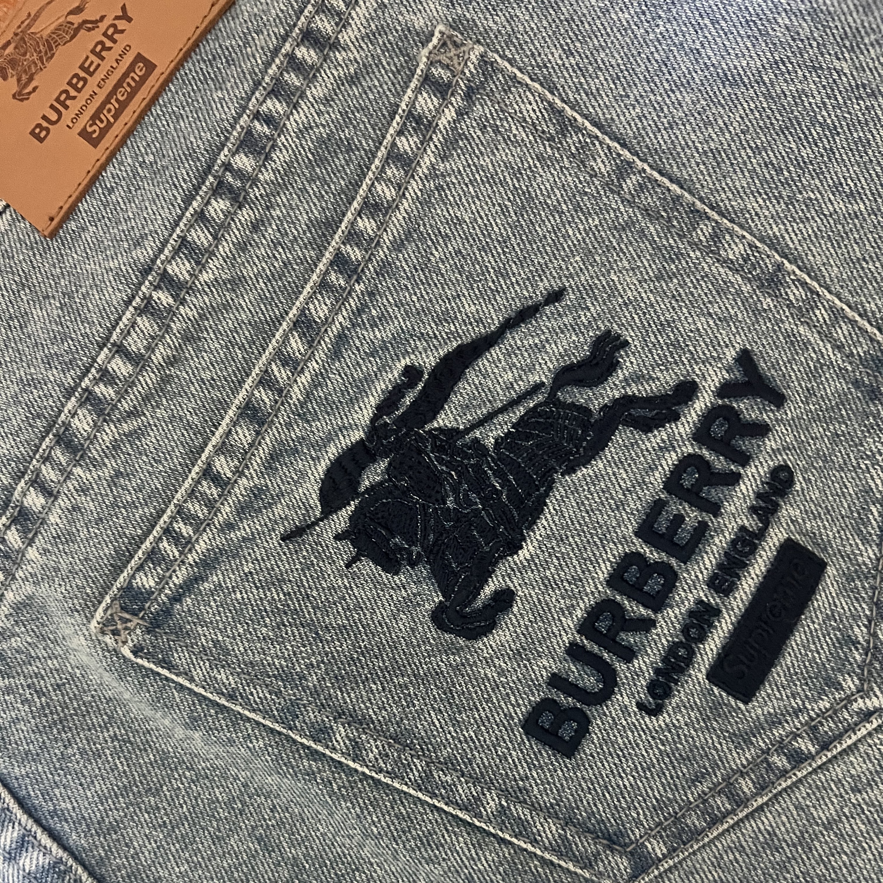 Supreme x Burberry Denim Shorts Washed Blue - 22SS μ°©μ© μ€νμΌ