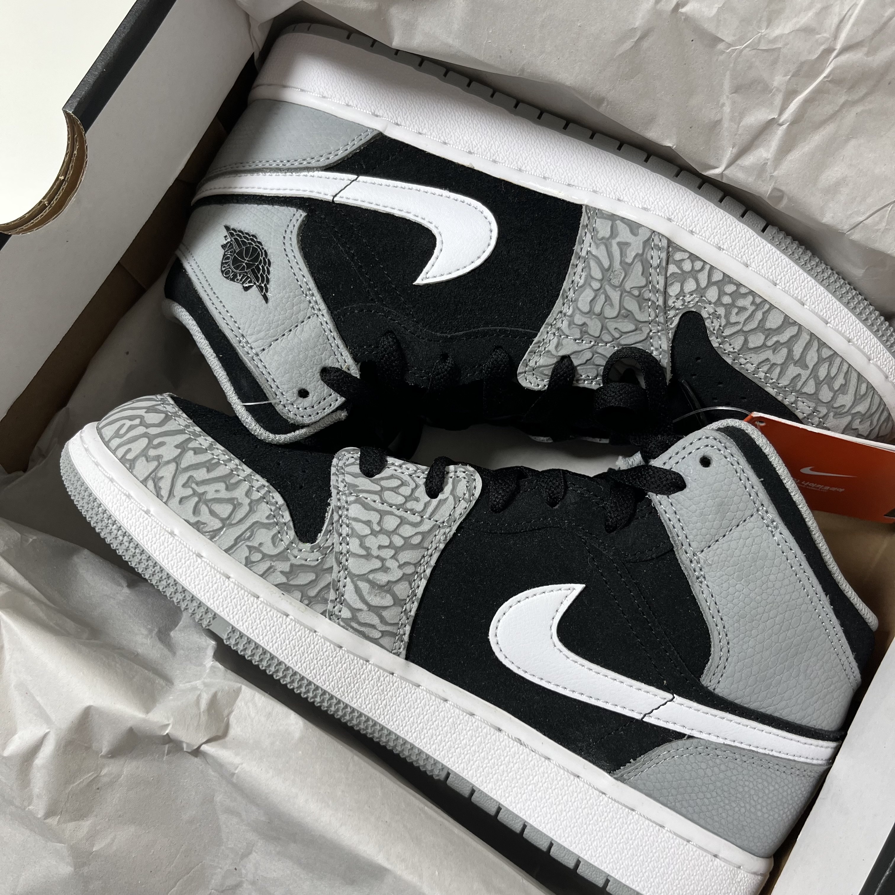 (GS) Jordan 1 Mid SE Black Light Smoke Grey 착용 스타일
