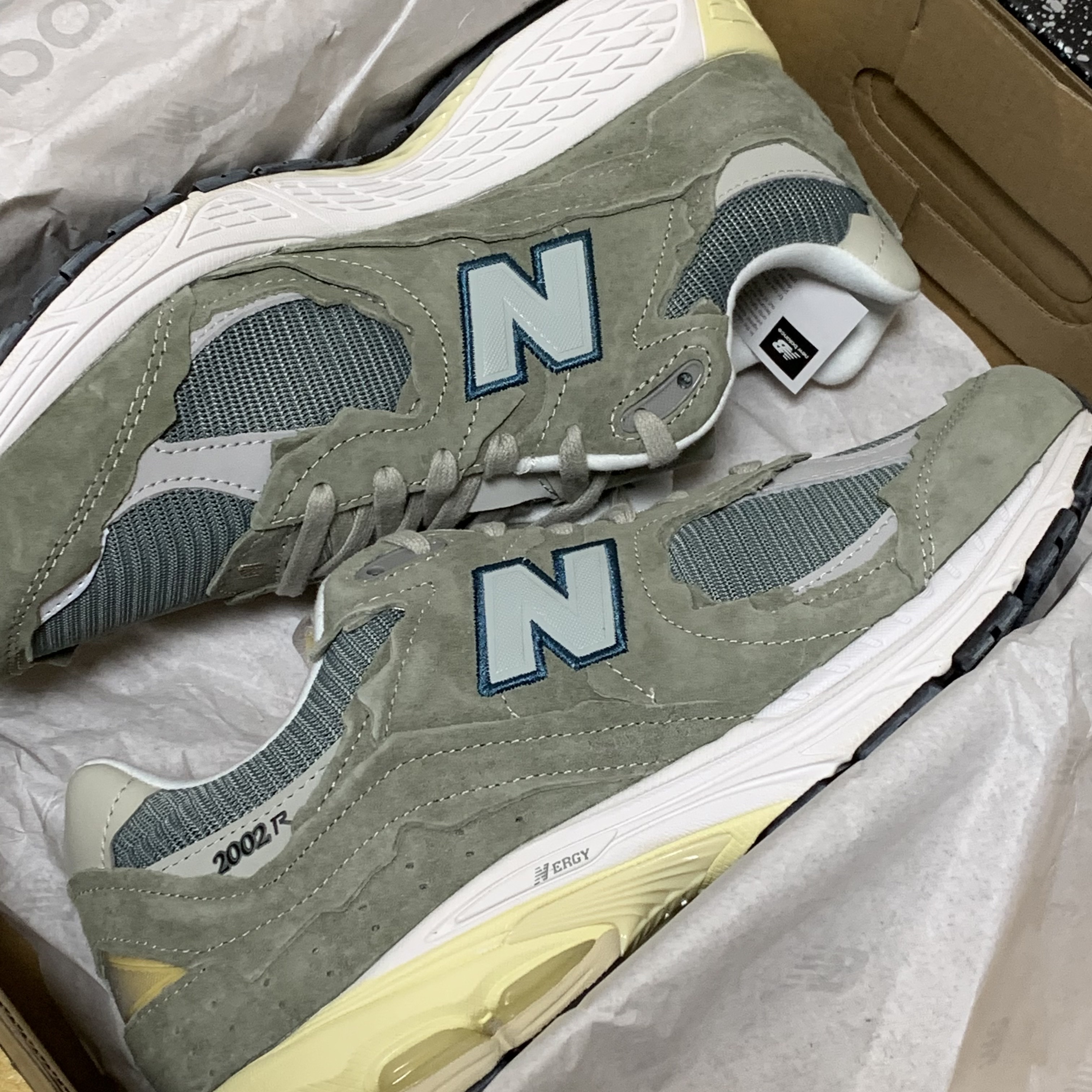 New Balance 2002R Protection Pack Mirage Grey 착용 스타일