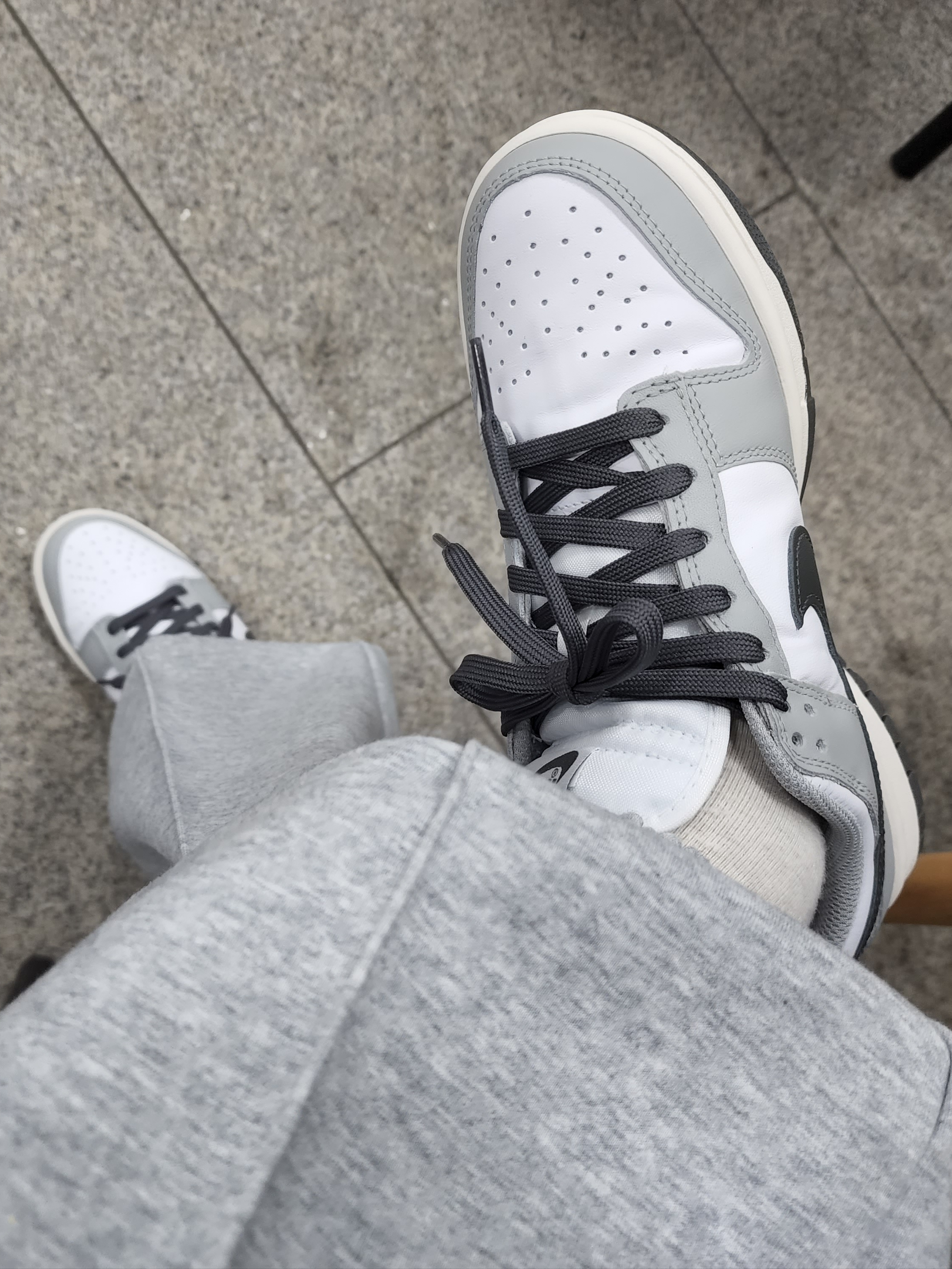(W) Nike Dunk Low Light Smoke Grey 착용 스타일 - 2