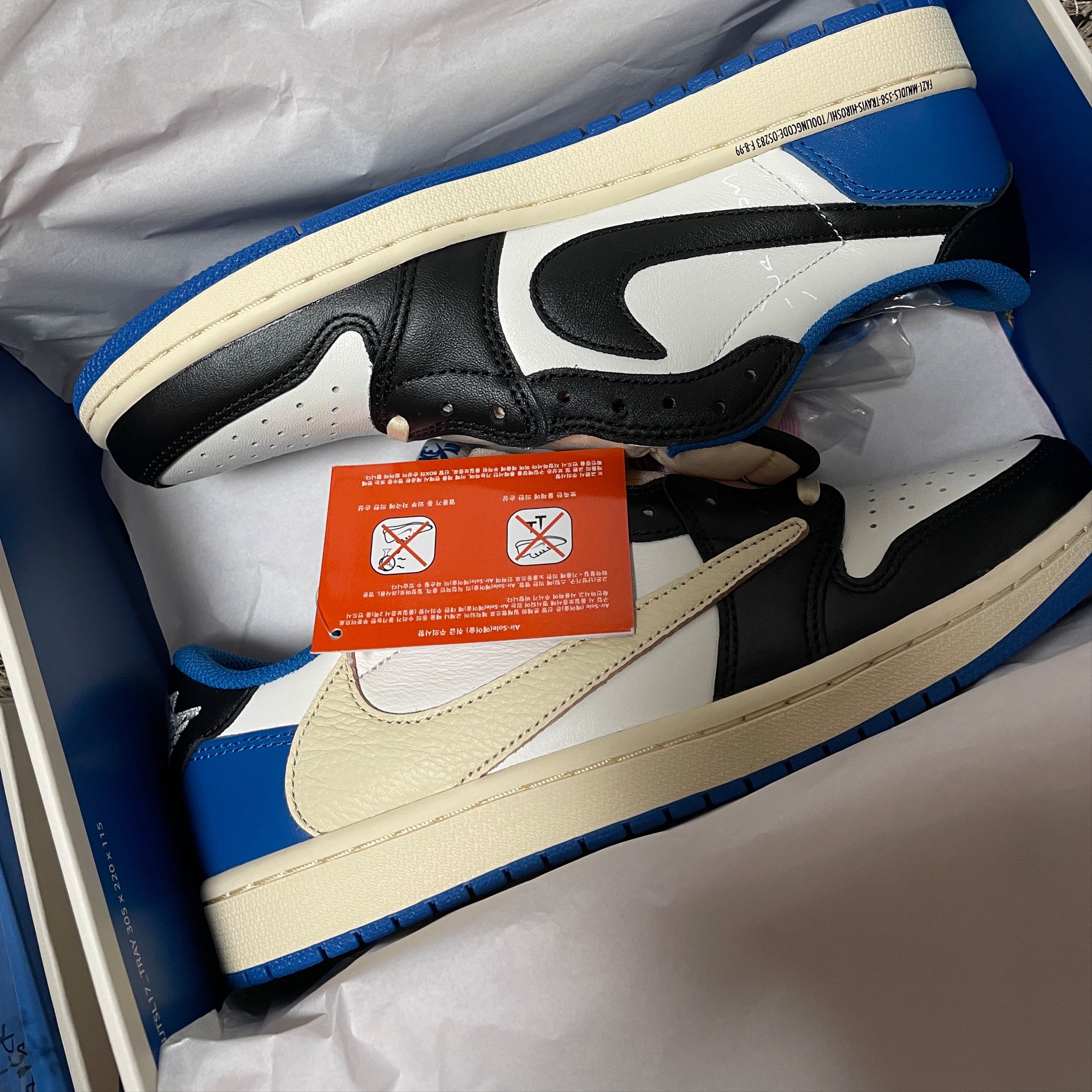 Jordan 1 x Travis Scott x Fragment Retro Low OG SP Military Blue 착용 스타일