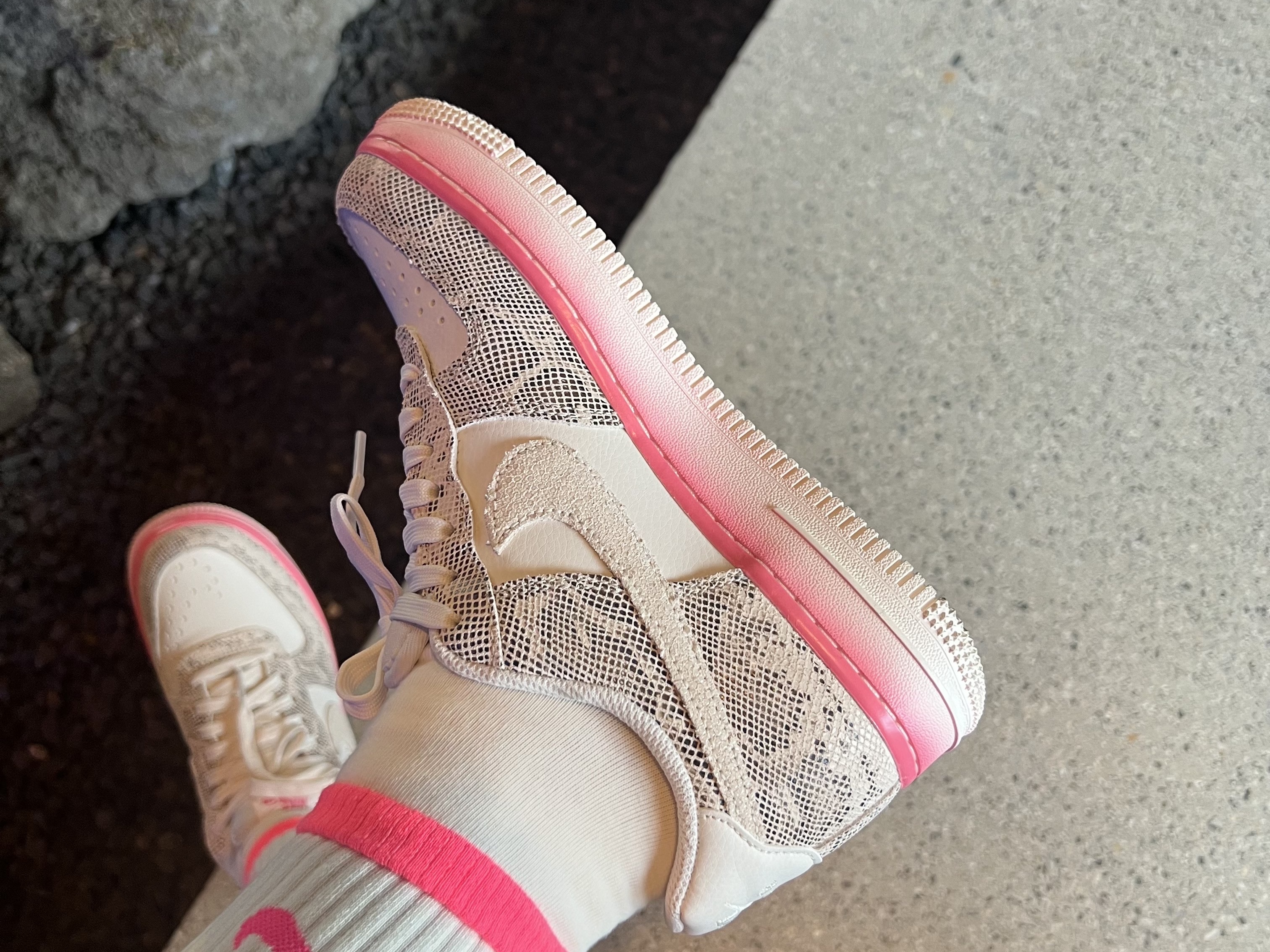 (W) Nike Air Force 1 '07 LX Our Force 1 착용 스타일 - 5