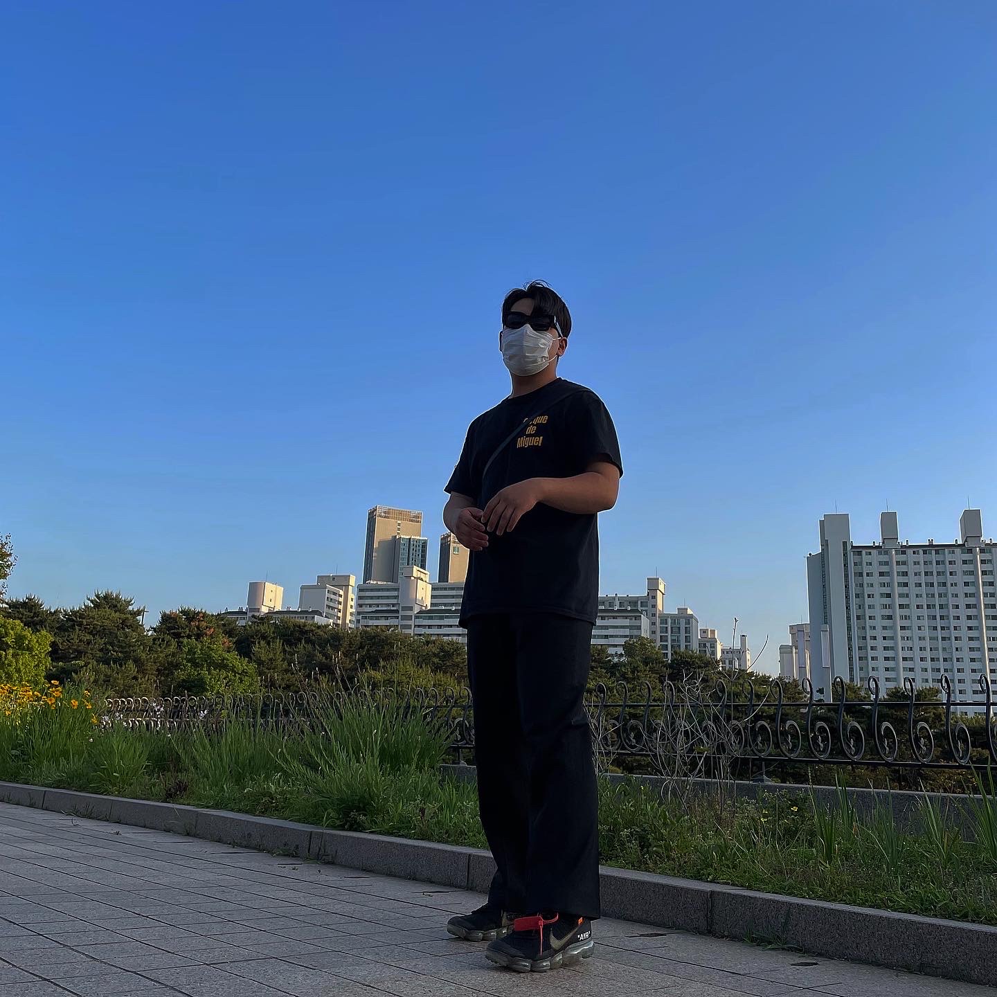 Nike x Off-White Air VaporMax V2 Black 착용 스타일 - 2