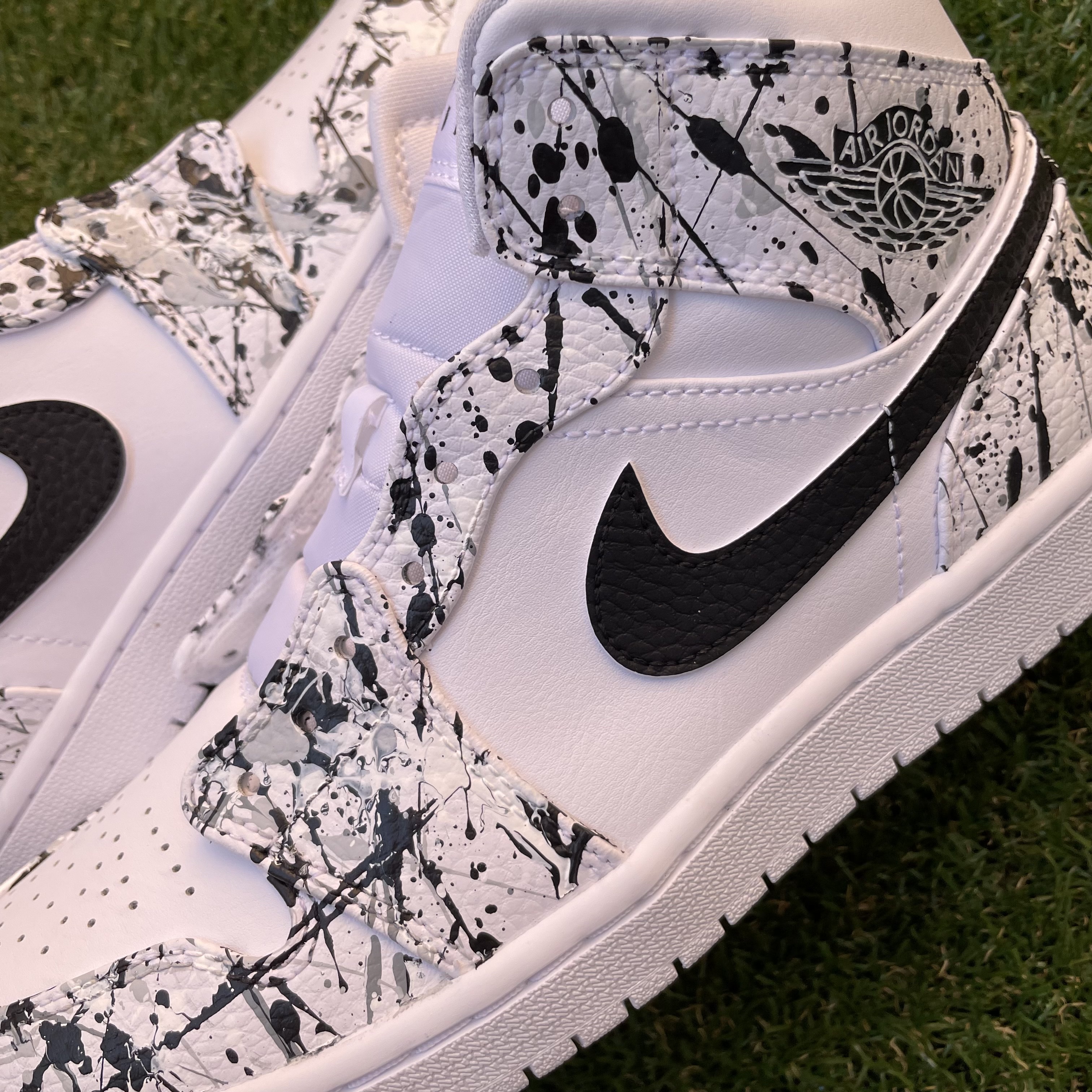 (W) Jordan 1 Mid White Snakeskin, Jordan 1 Mid Triple White 착용 스타일 - 3