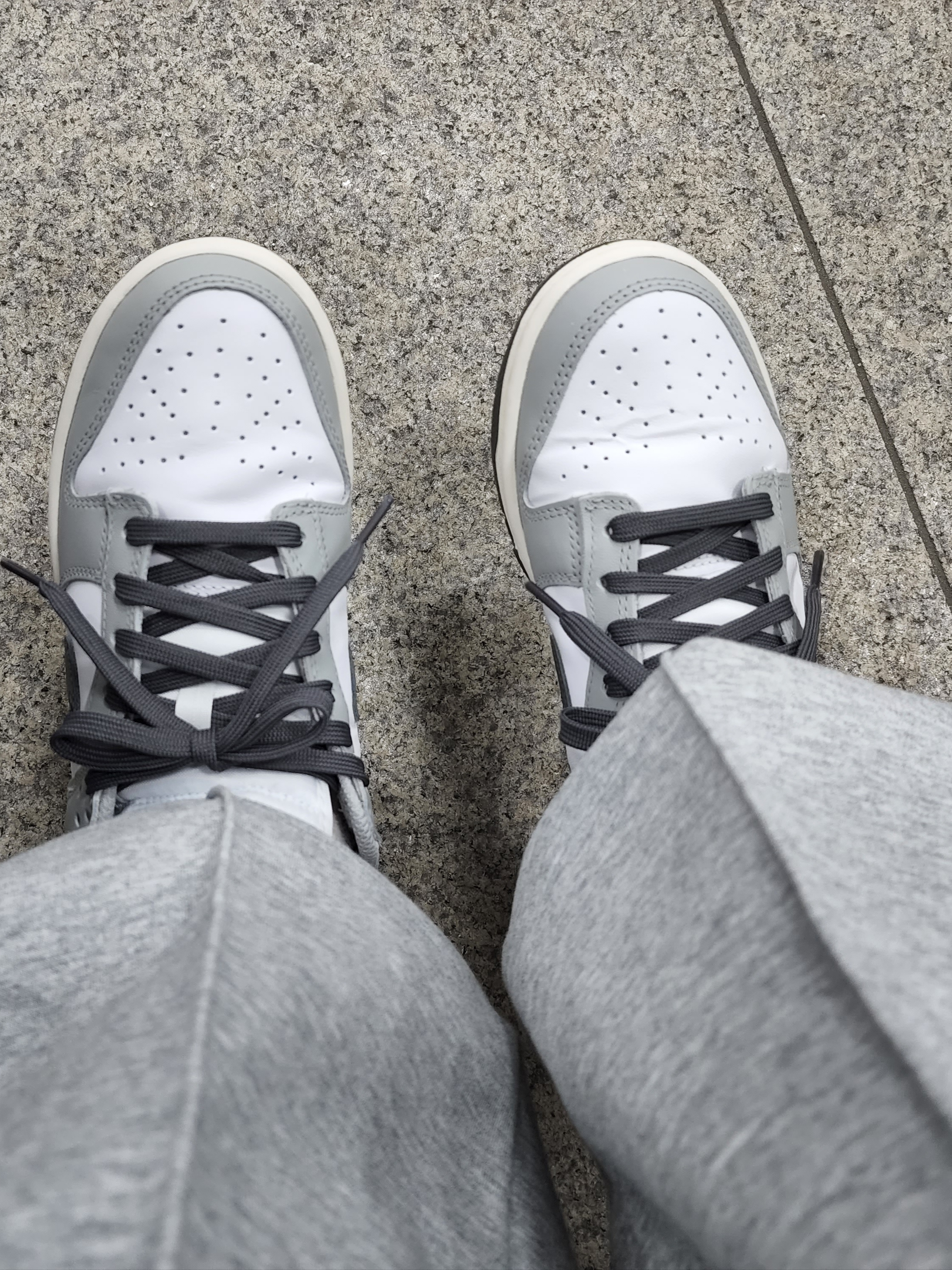 (W) Nike Dunk Low Light Smoke Grey 착용 스타일 - 3