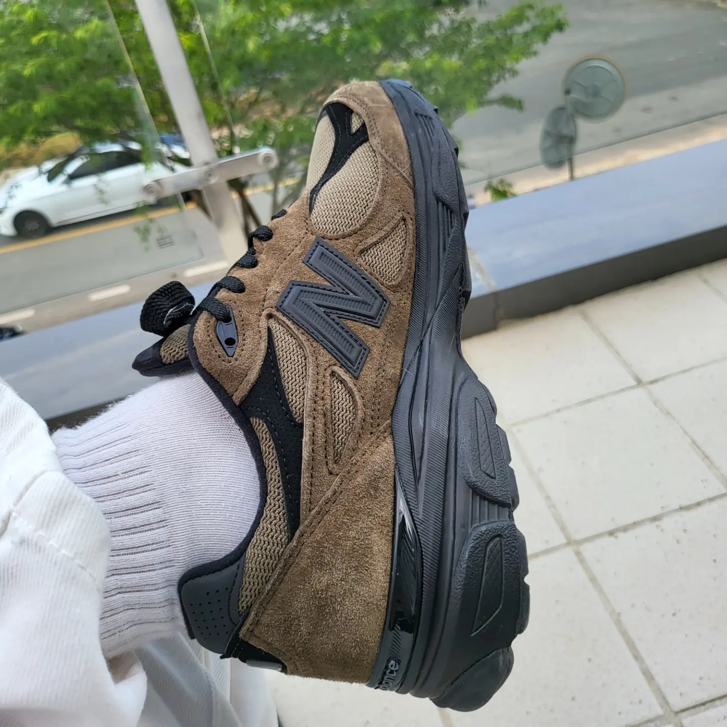 New Balance x JJJJound 990v3 Brown Black 착용 스타일 - 4