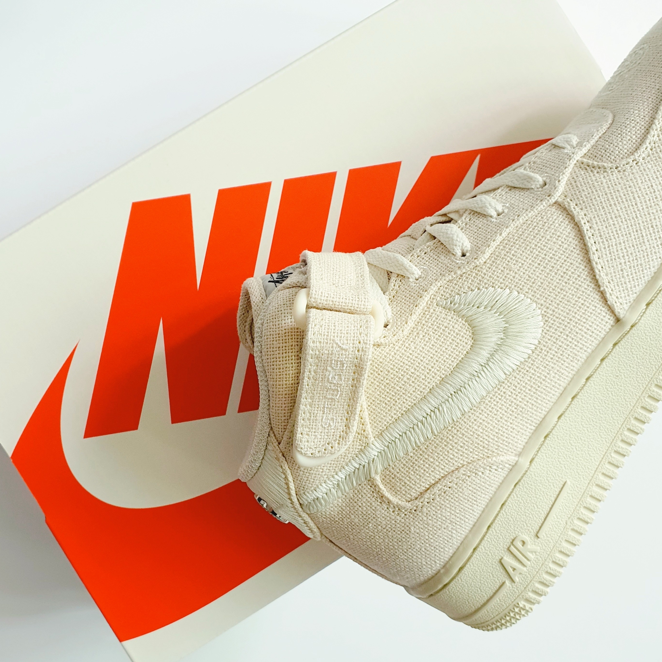 Nike x Stussy Air Force 1 '07 Mid SP Fossil 착용 스타일 - 2