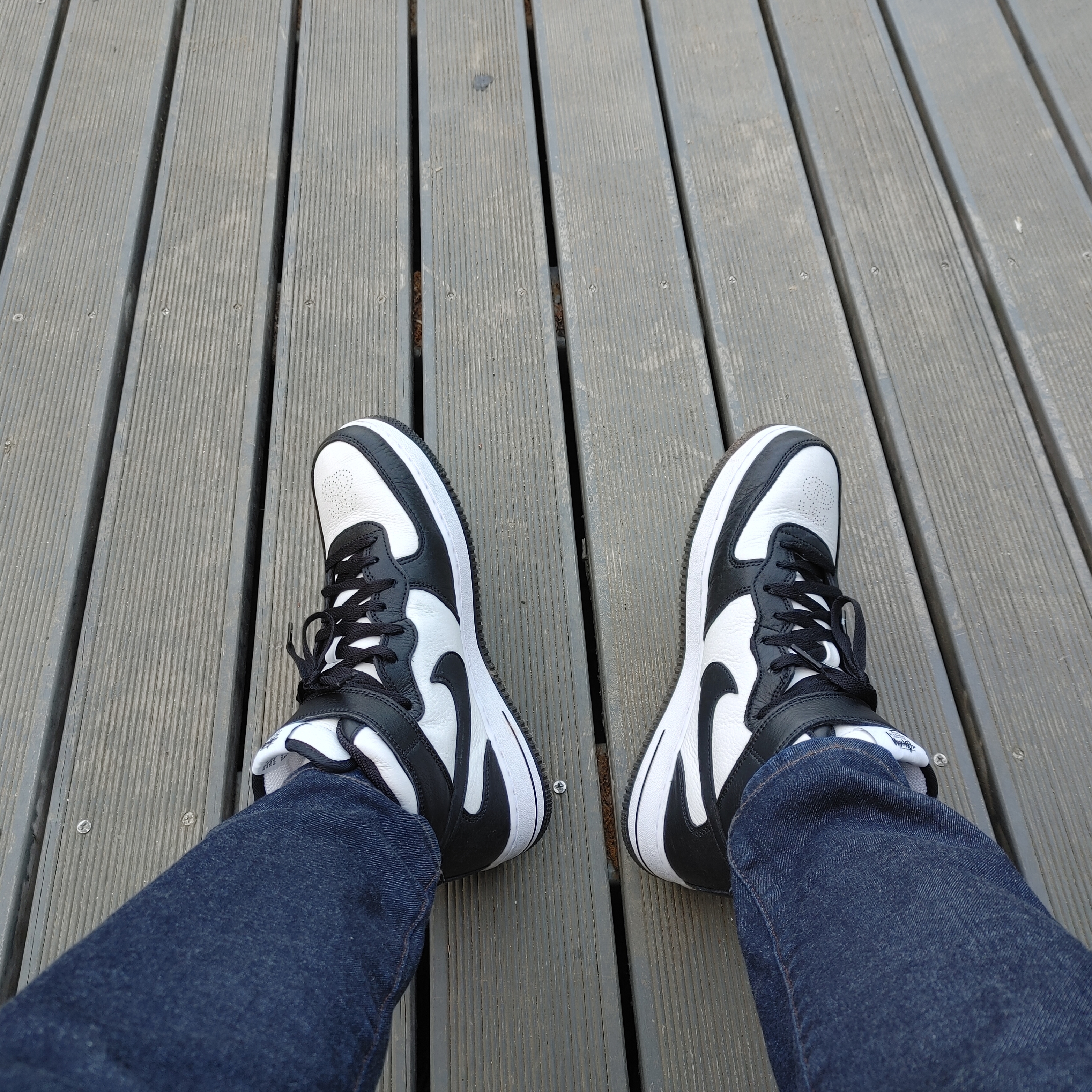 Nike x Stussy Air Force 1 '07 Mid SP Black and Light Bone 착용 스타일