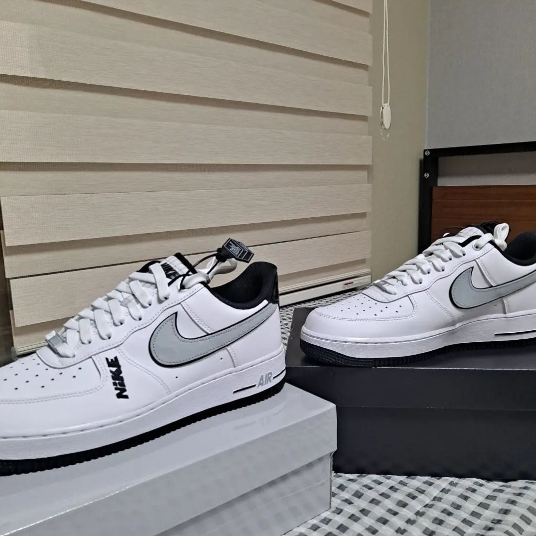 Nike Air Force 1 '07 LV8 White Black Wolf Grey 착용 스타일