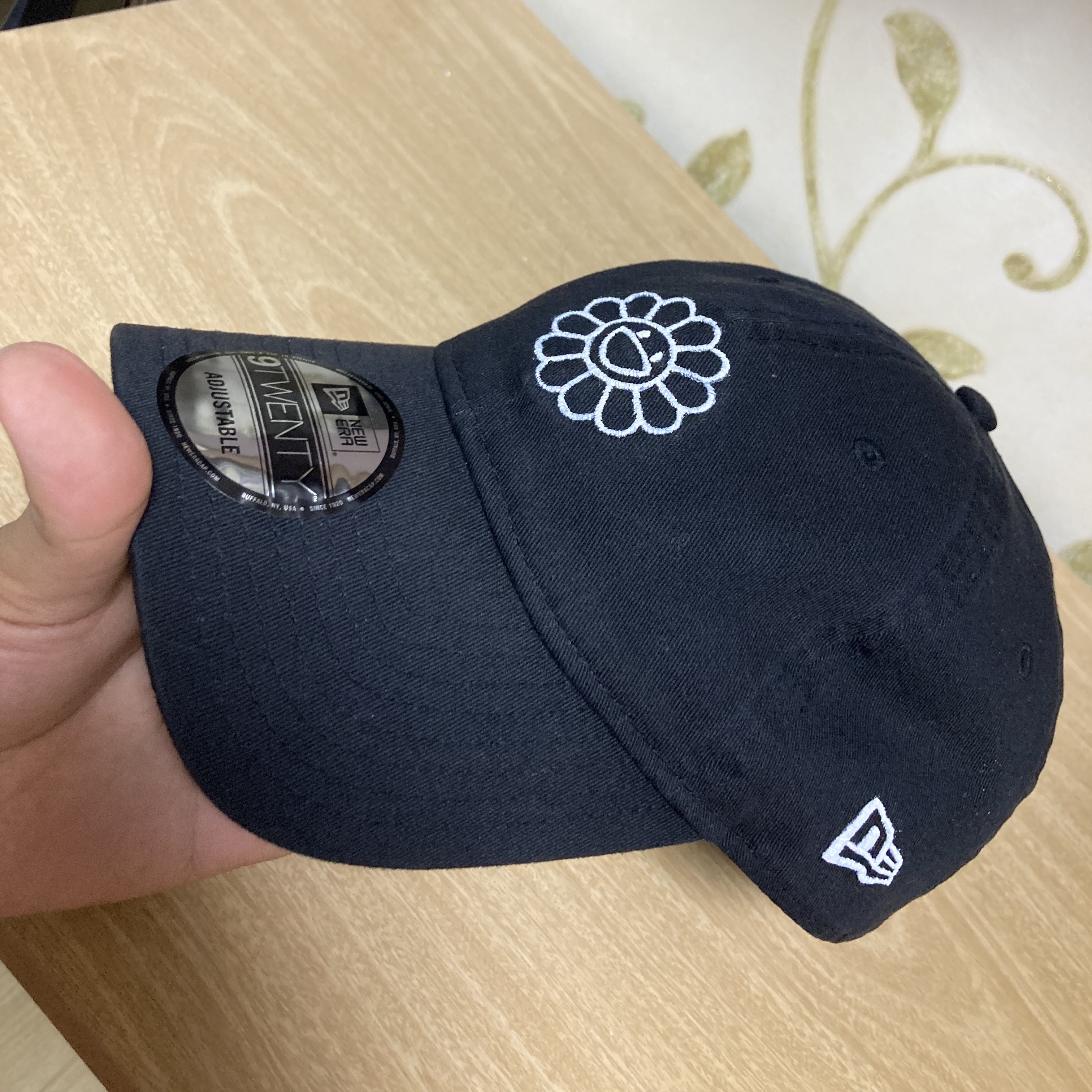 New Era x Murakami Takashi Ohana Unstructured Cap Black 착용 스타일 - 1