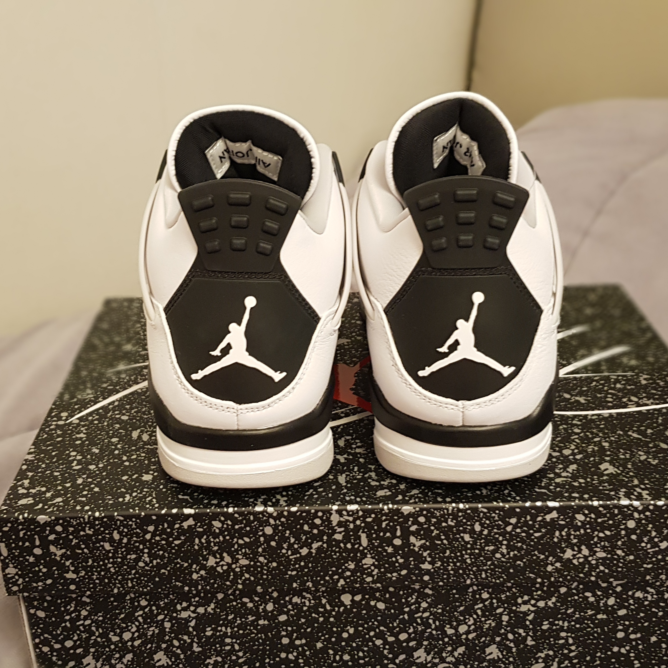 Jordan 4 Retro White and Black 착용 스타일 - 3