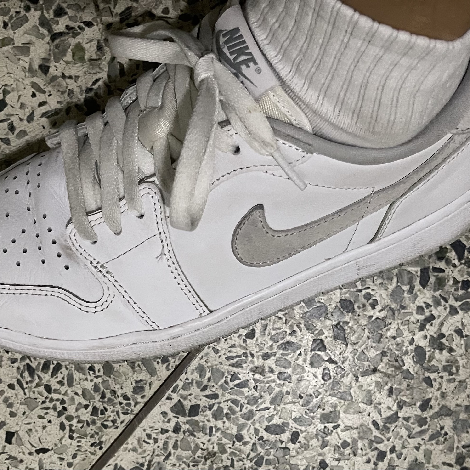 Jordan 1 Low OG Neutral Grey 착용 스타일 - 3
