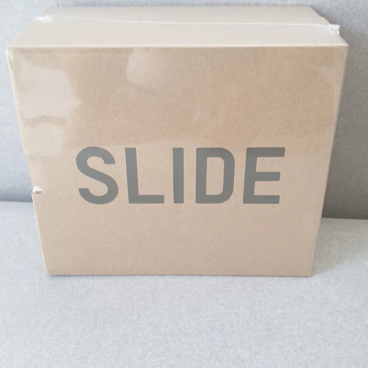 Adidas Yeezy Slide Onyx 착용 스타일 - 2