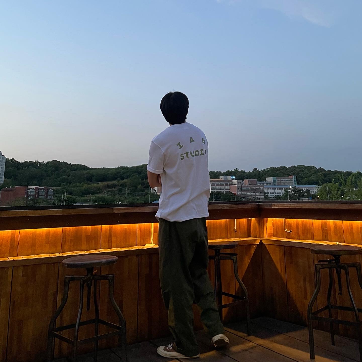 IAB Studio T-Shirt White Light Green, Converse x Carhartt WIP Chuck 70 Ox Hamilton Brown 2020 착용 스타일 - 2