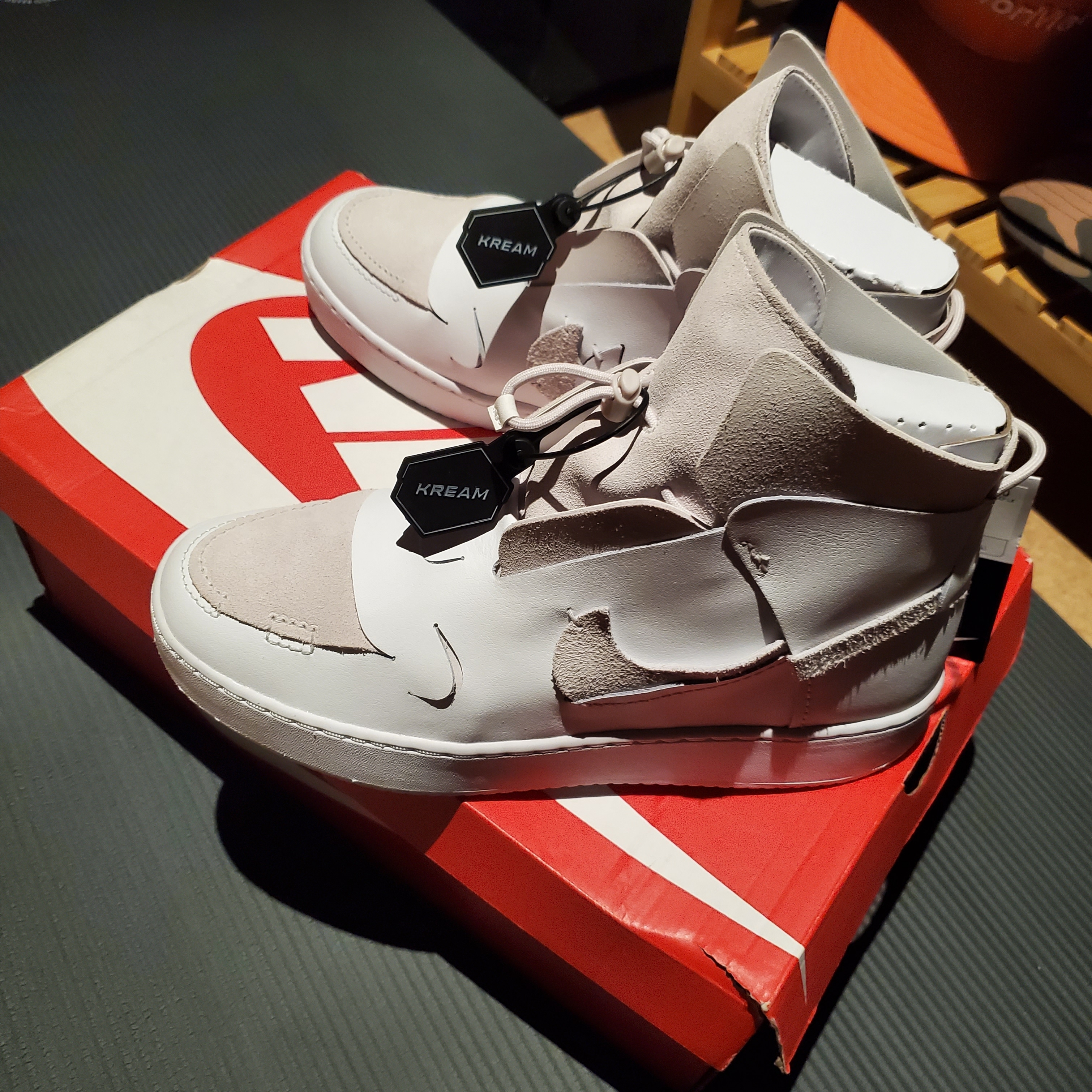 (W) Nike Vandalised LX White Platinum Tint 착용 스타일