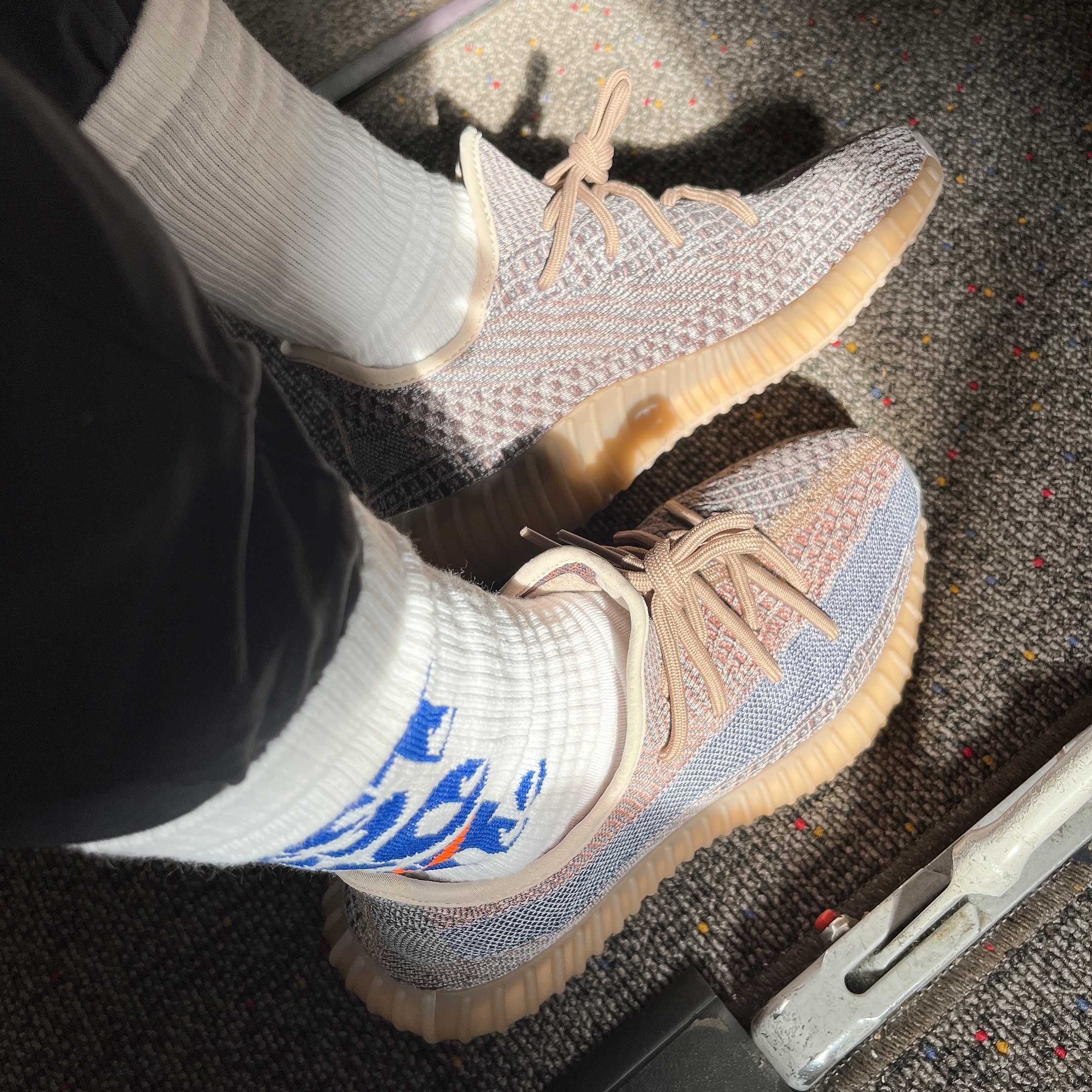 Adidas Yeezy Boost 350 V2 Fade 착용 스타일 - 2