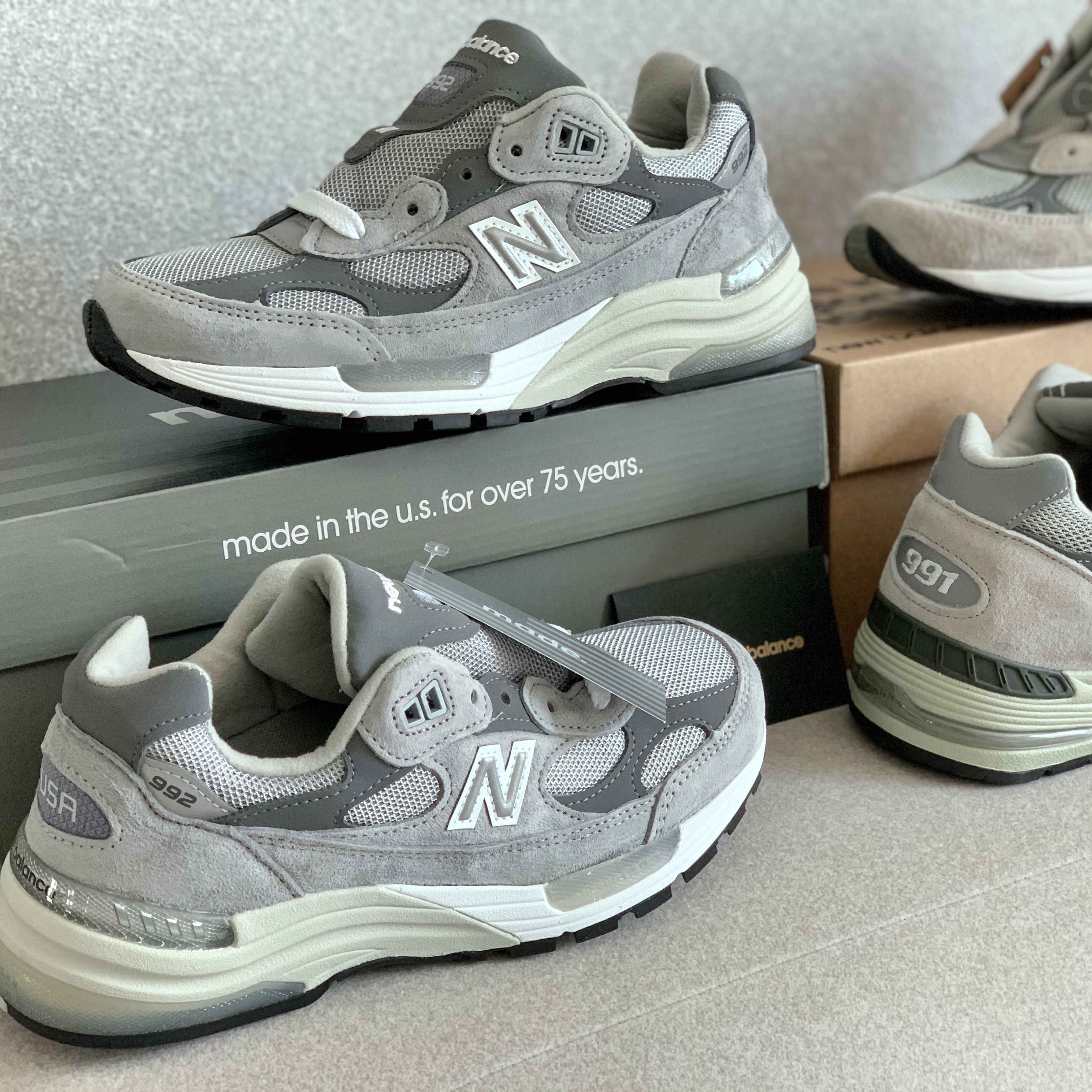 New Balance 992 Made in USA Grey - D Standard, New Balance 991 Made in UK Grey 착용 스타일 - 2