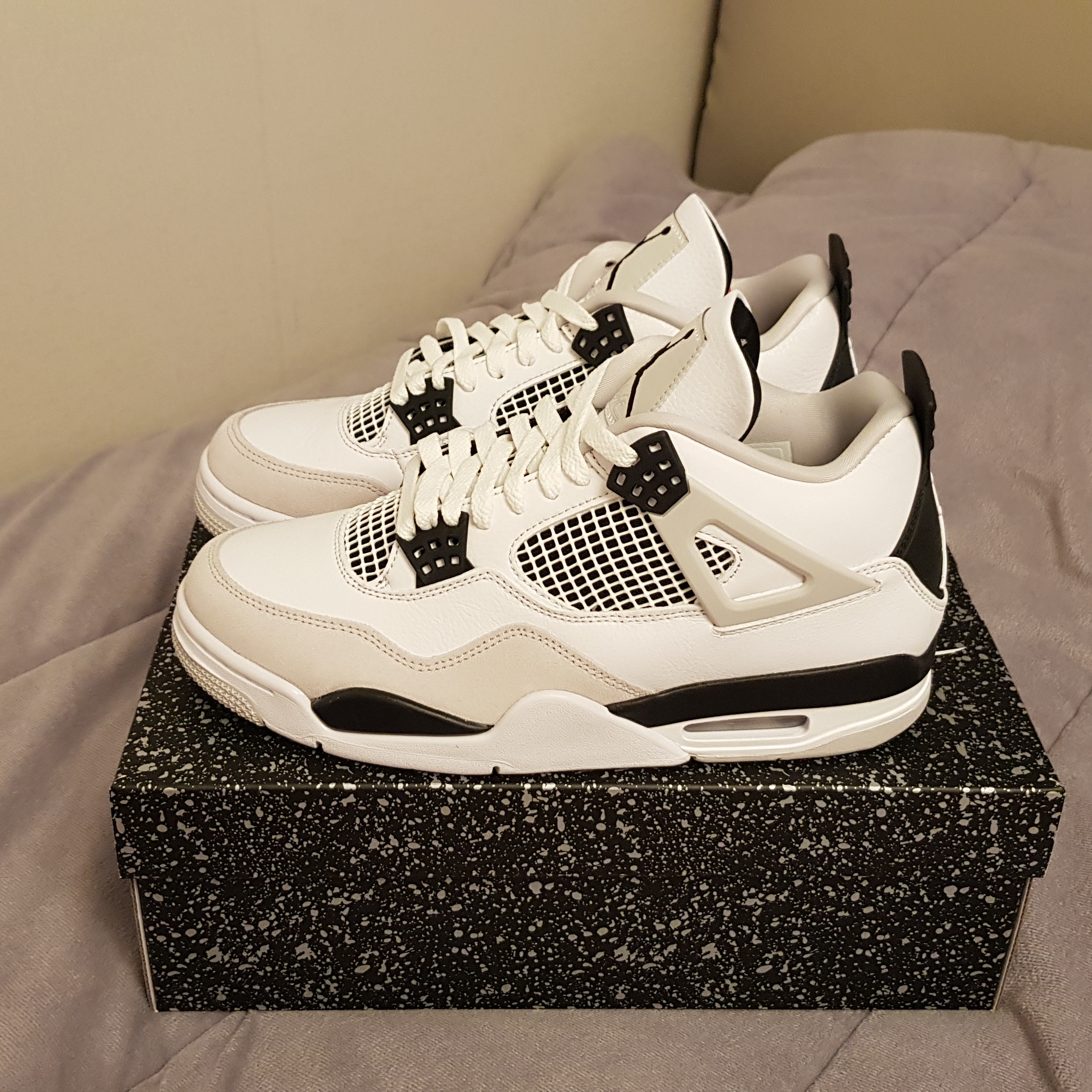 Jordan 4 Retro White and Black 착용 스타일 - 1