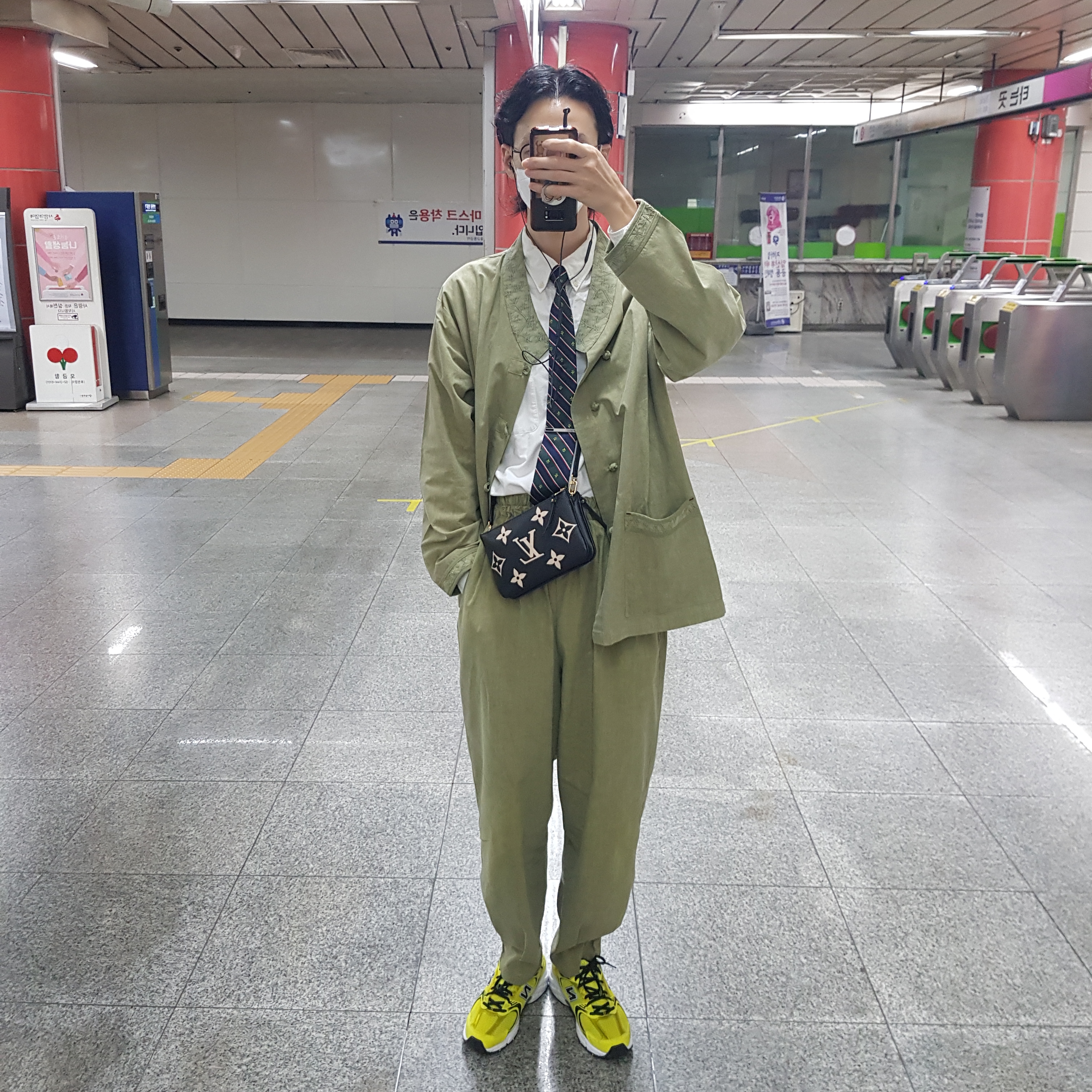 New Balance 530 Yellow 착용 스타일