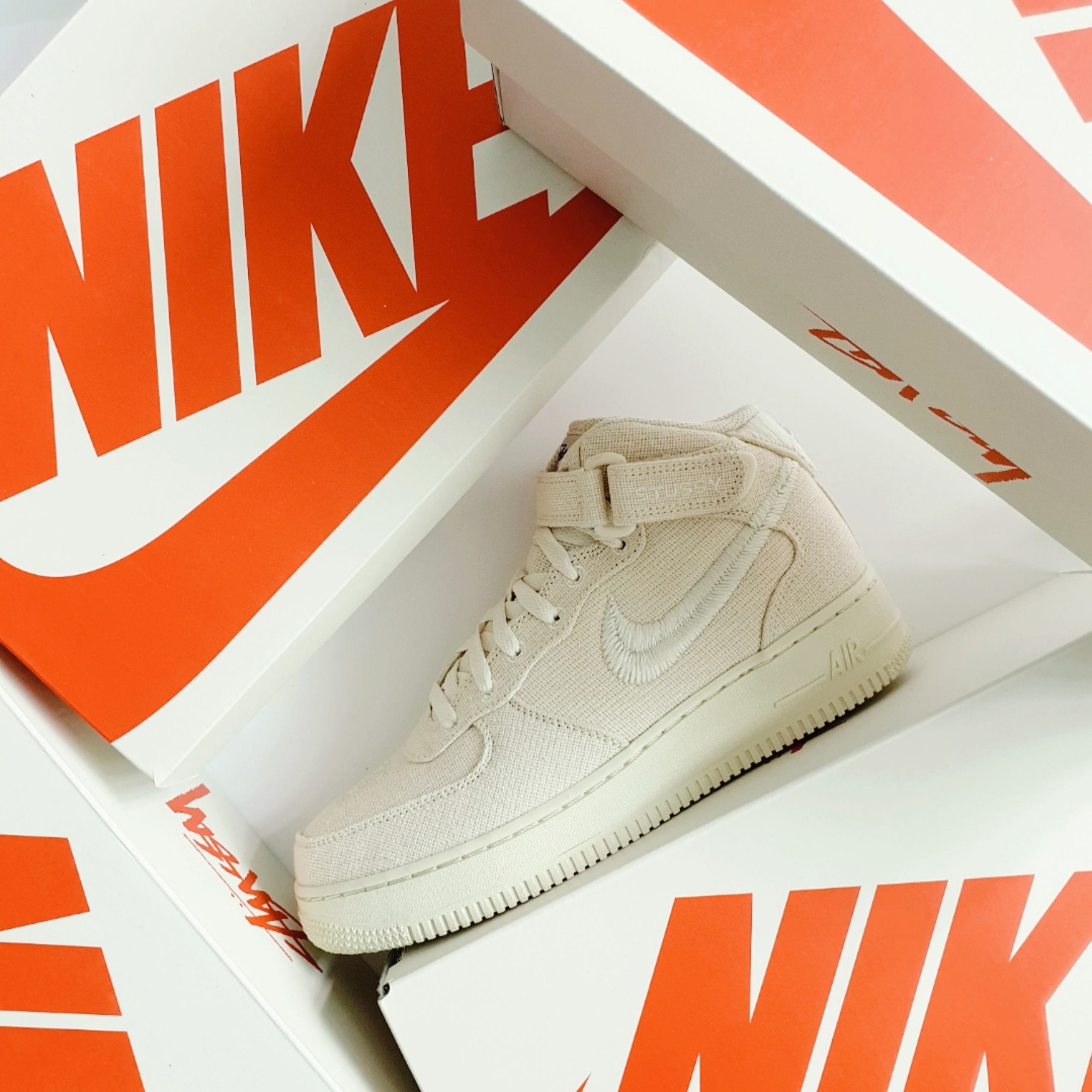 Nike x Stussy Air Force 1 '07 Mid SP Fossil 착용 스타일 - 1