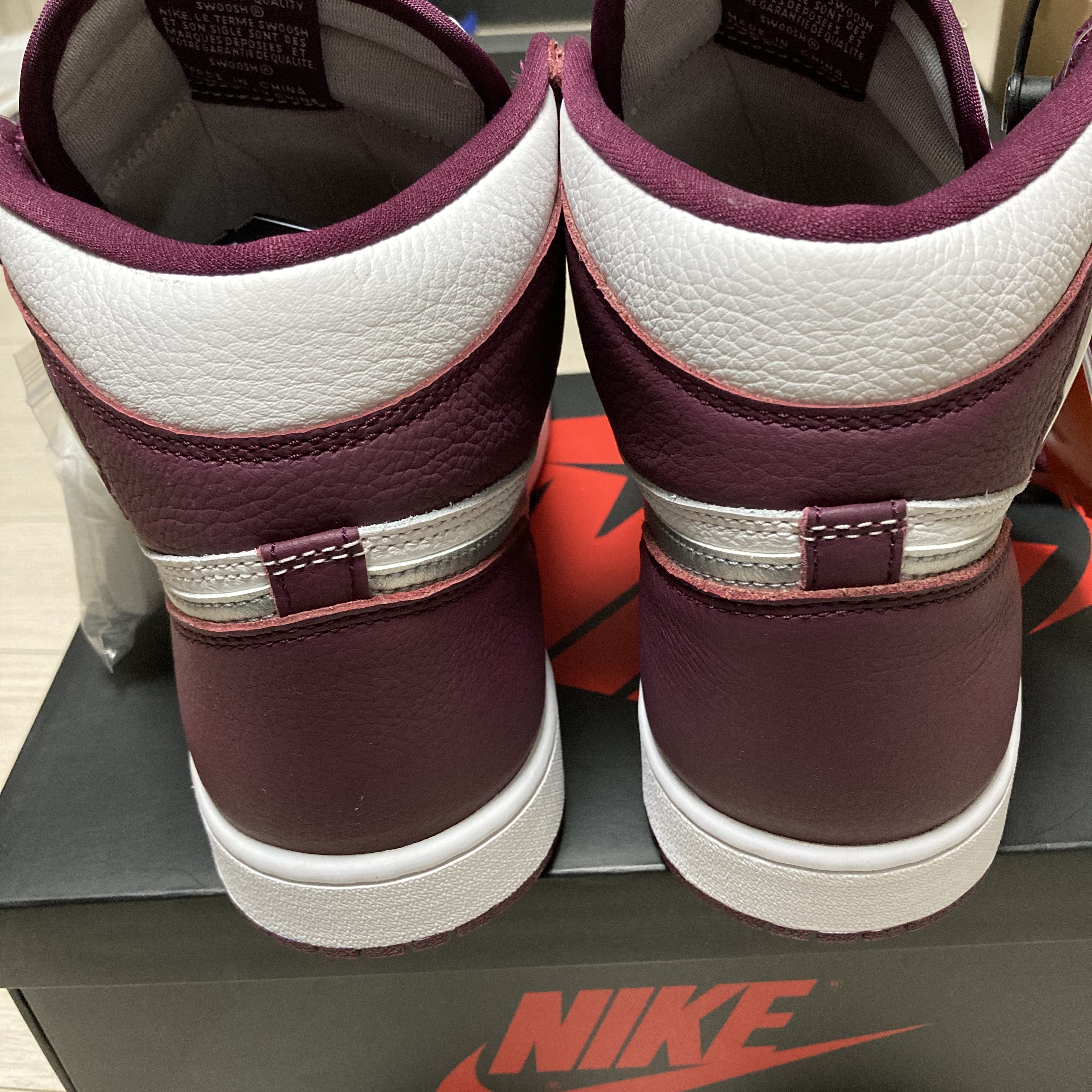 Jordan 1 Retro High OG Bordeaux 착용 스타일 - 3