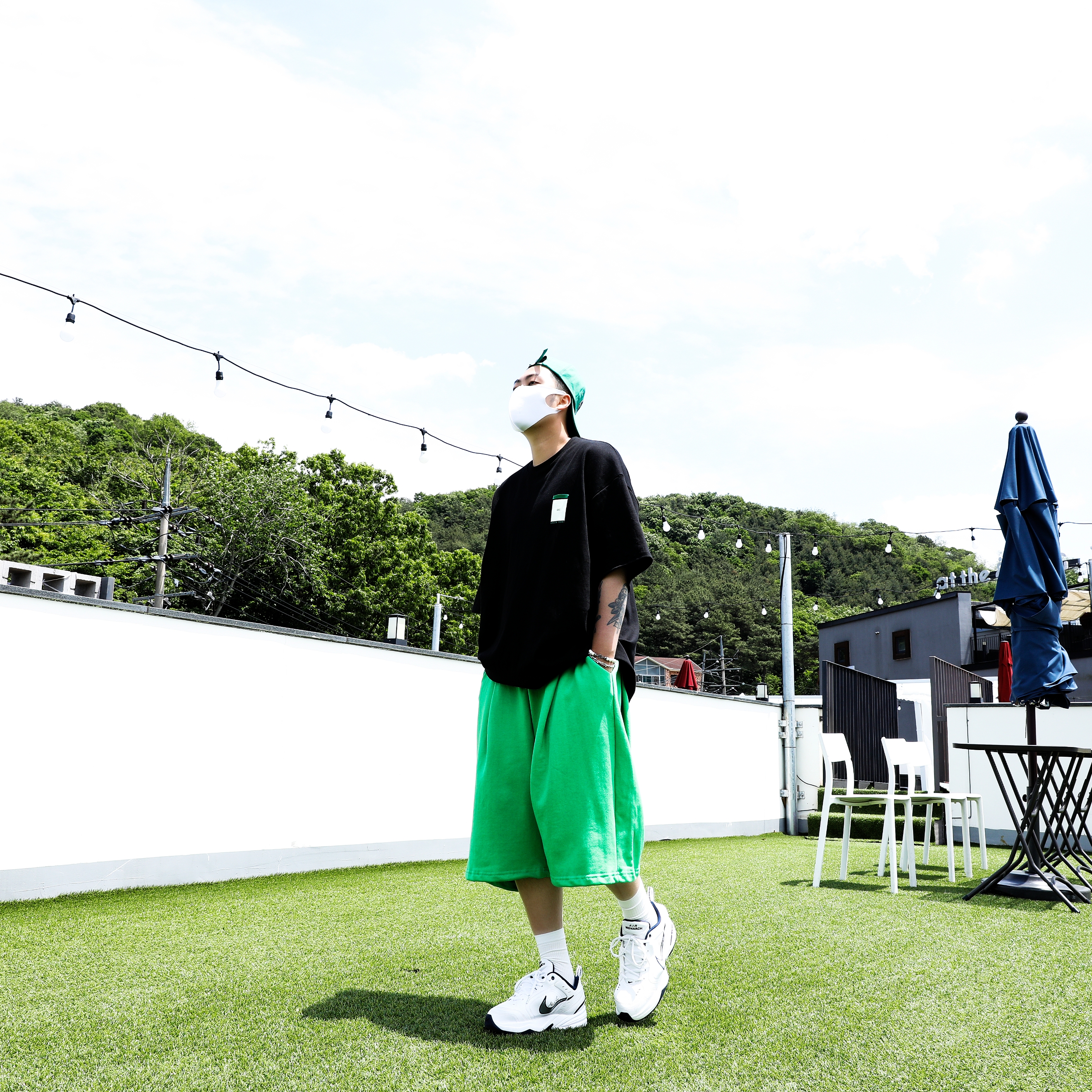 Nike x Martine Rose Air Monarch IV Martine Rose White 착용 스타일 - 1