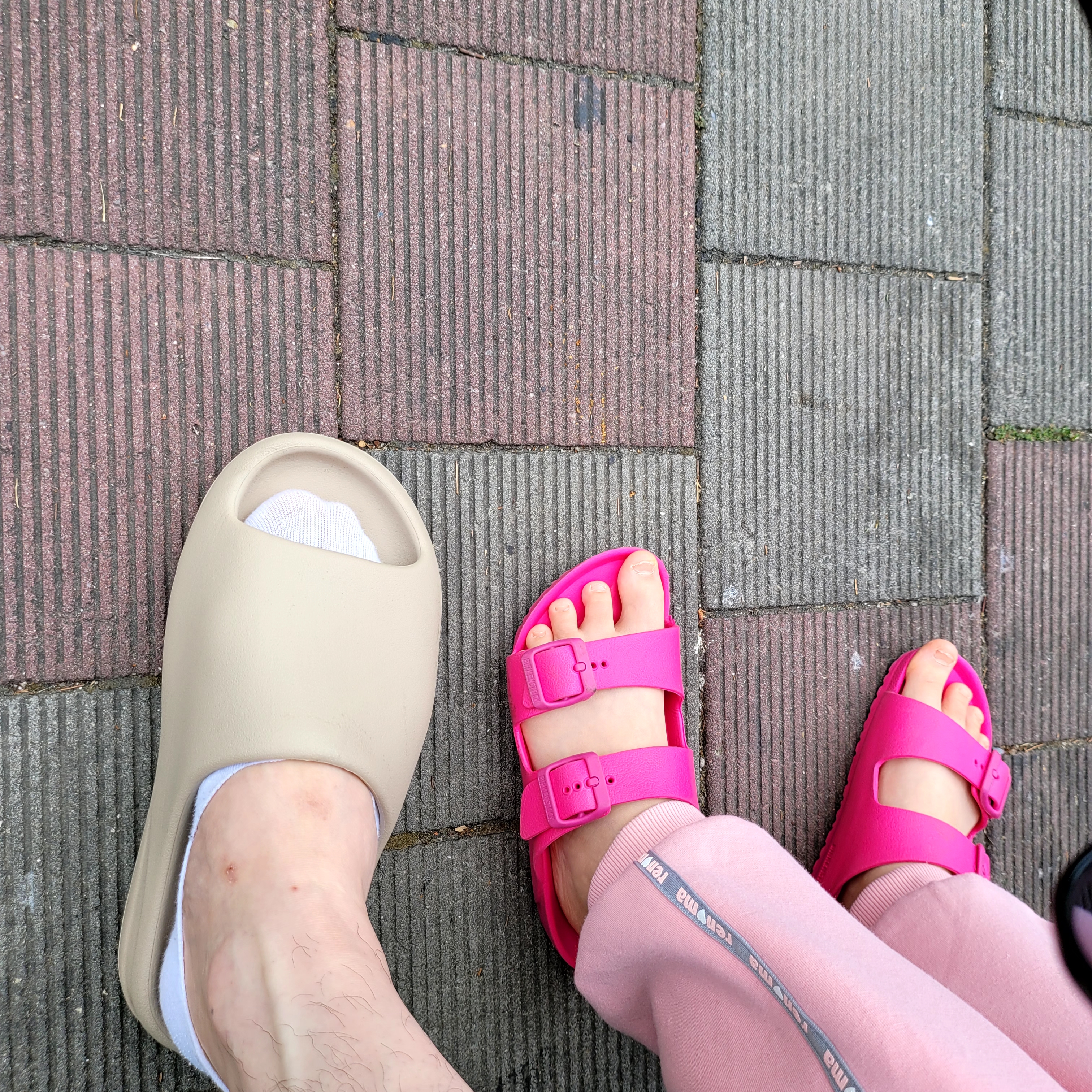 Adidas Yeezy Slide Pure - Re-Release Ver. 착용 스타일