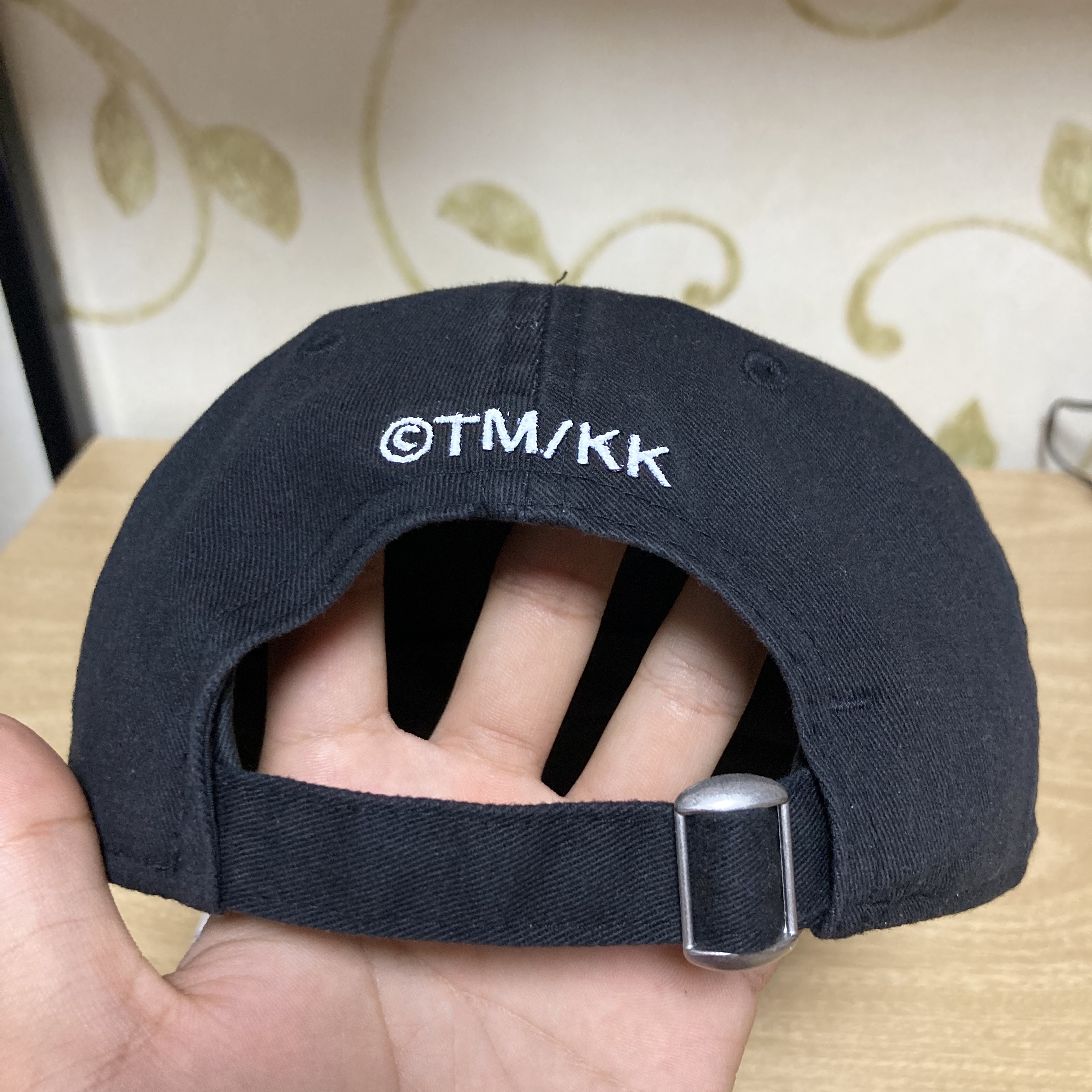 New Era x Murakami Takashi Ohana Unstructured Cap Black 착용 스타일 - 2