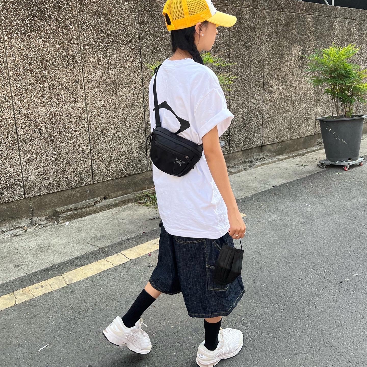 Asics x Vivienne Westwood Gel-Kayano 26 Birch White, Arc'teryx Mantis 1 Waistpack Black 착용 스타일 - 2