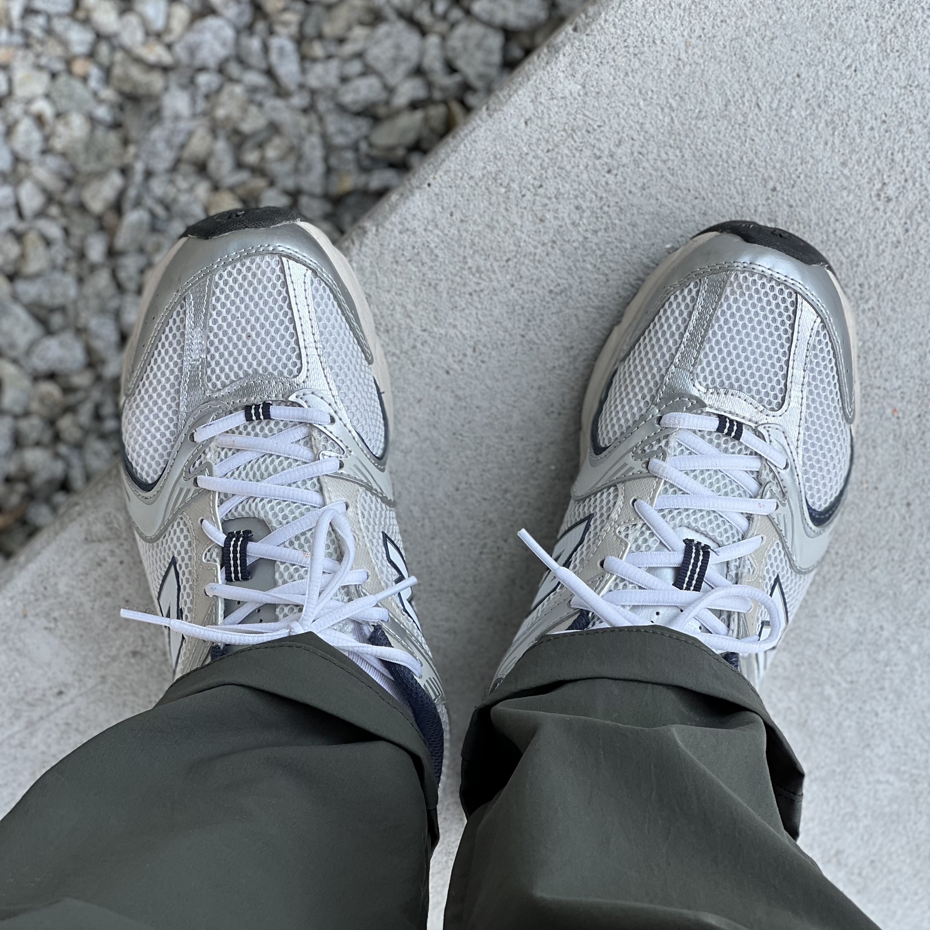 New Balance 530 Steel Grey 착용 스타일
