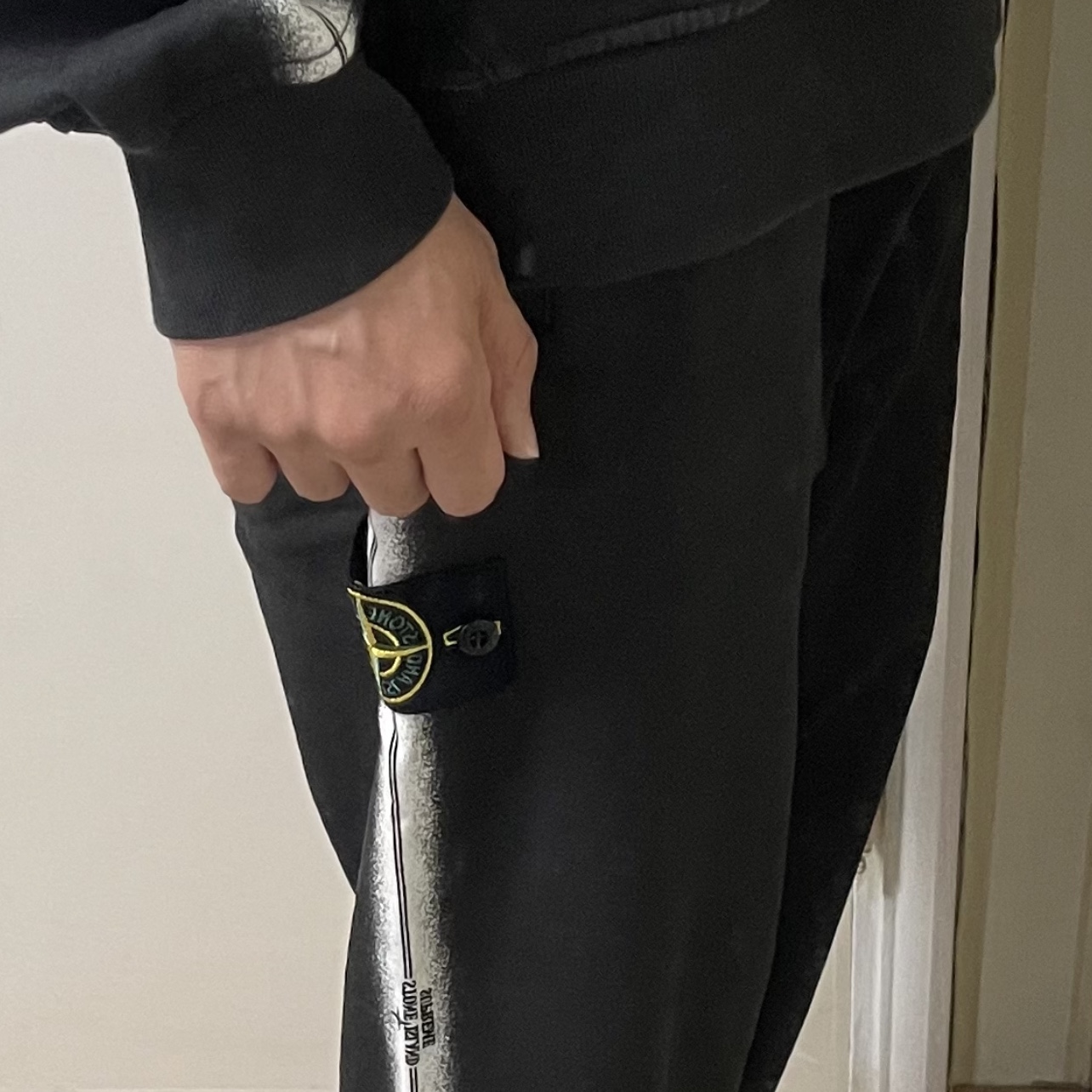 Supreme x Stone Island Stripe Sweatpants Black - 22SS, Supreme x Stone Island Stripe Hooded Sweatshirt Black - 22SS 착용 스타일 - 1