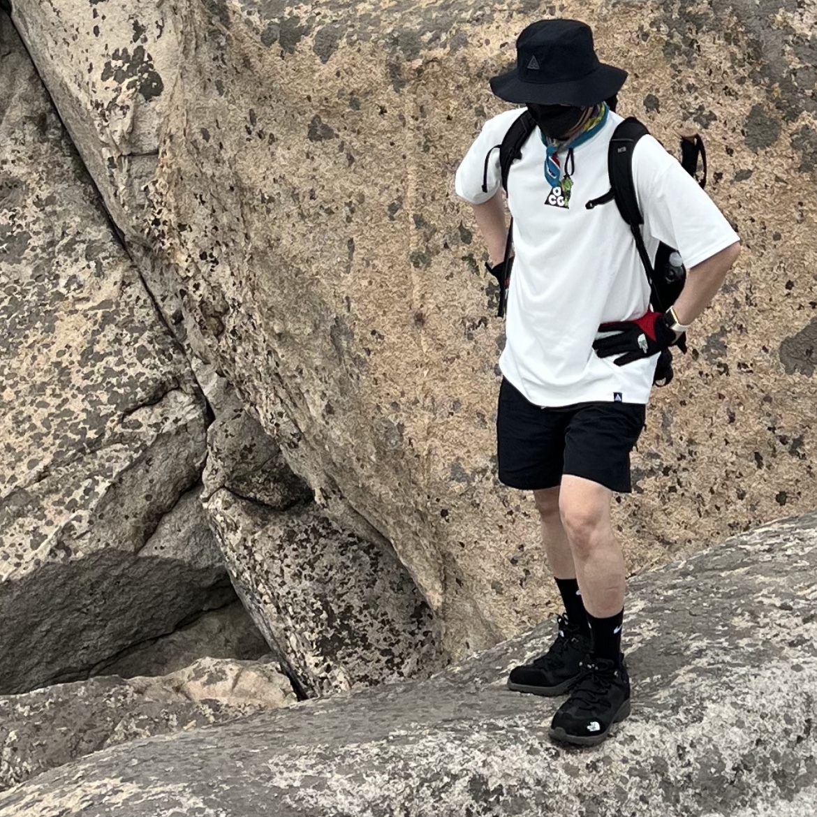 Nike ACG Iceland Map T-Shirt Summit White - US/EU, Nike NRG ACG Bucket Black 착용 스타일