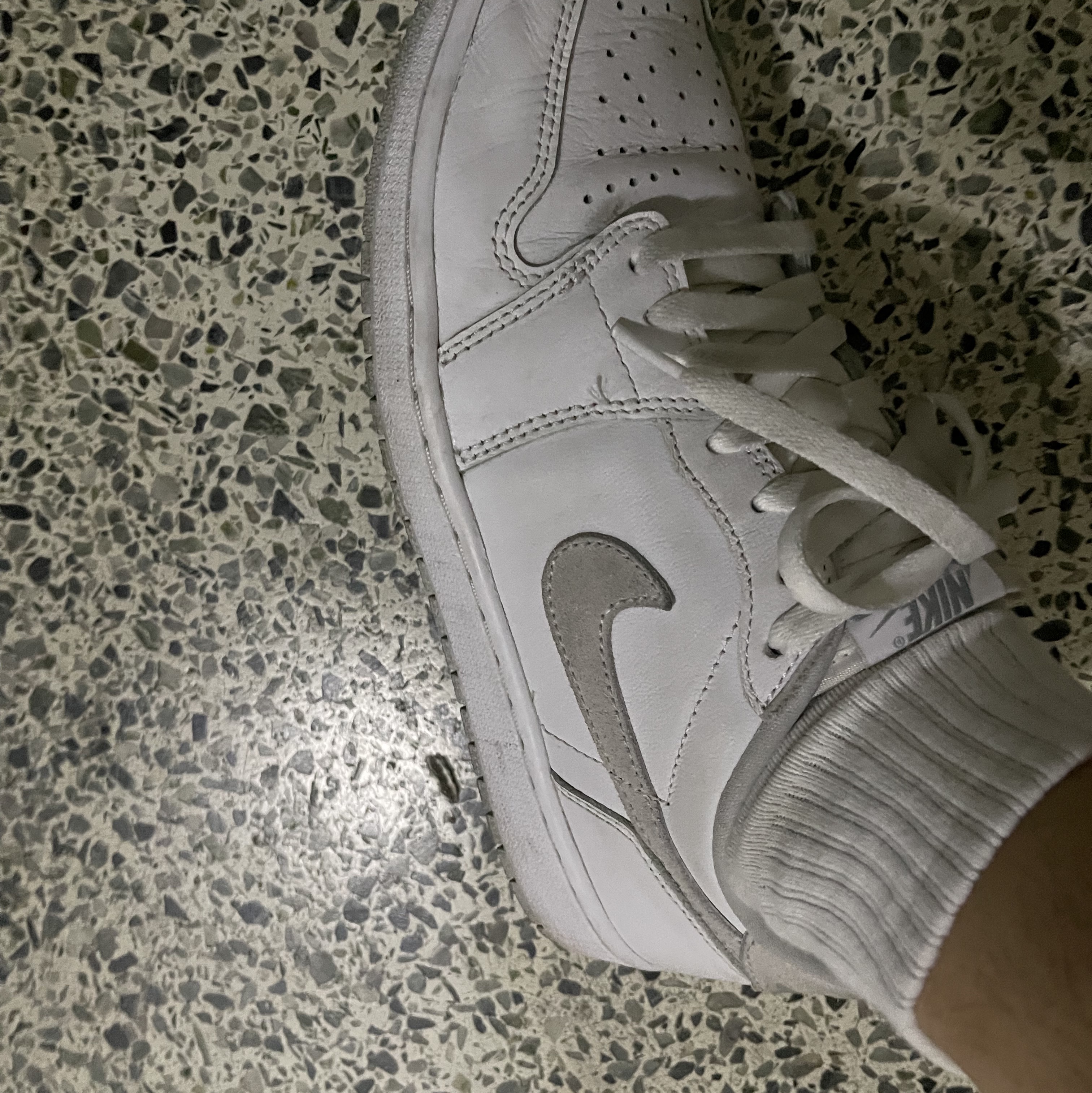 Jordan 1 Low OG Neutral Grey 착용 스타일 - 1