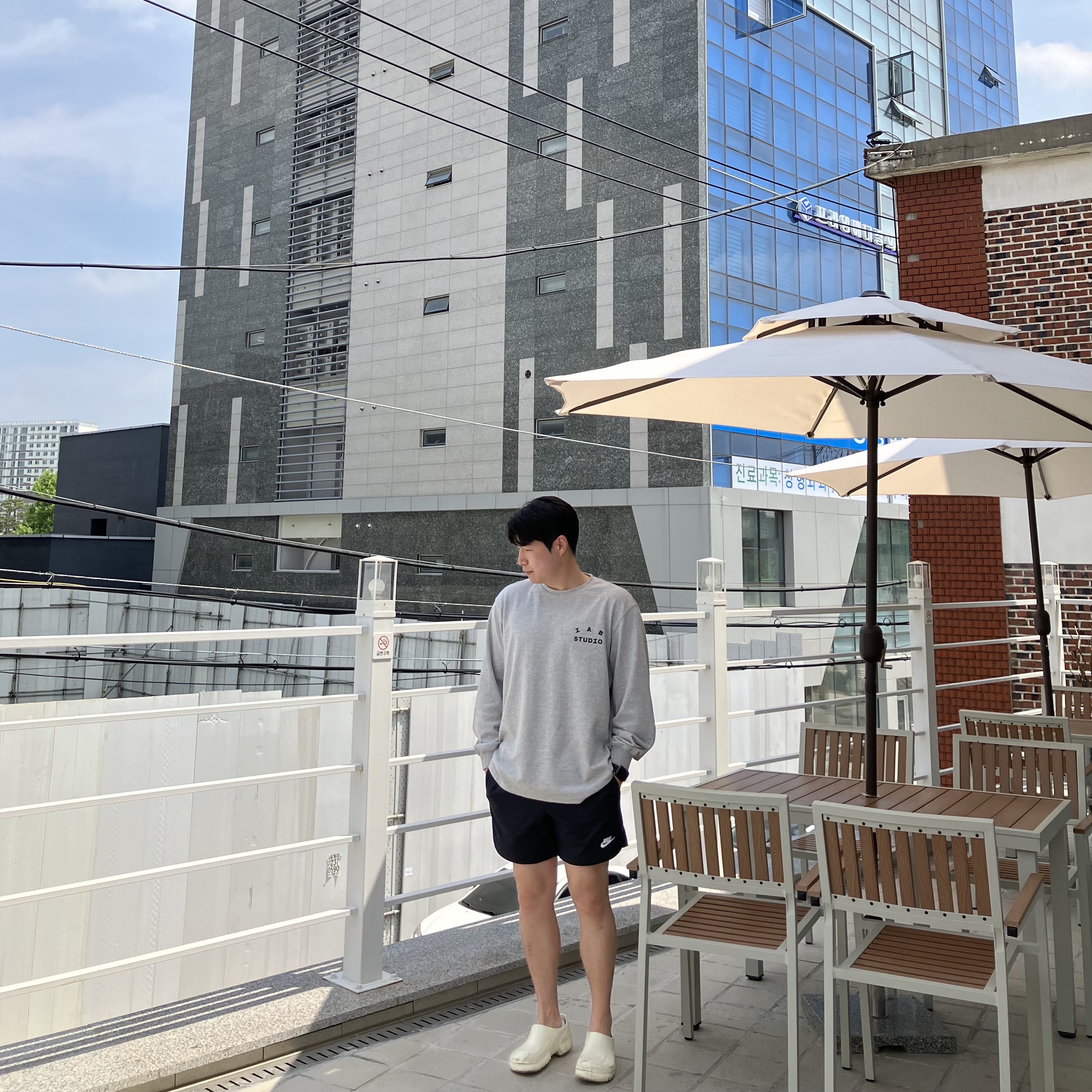 IAB Studio Long Sleeve Gray, Birkenstock A640 Clog White 착용 스타일