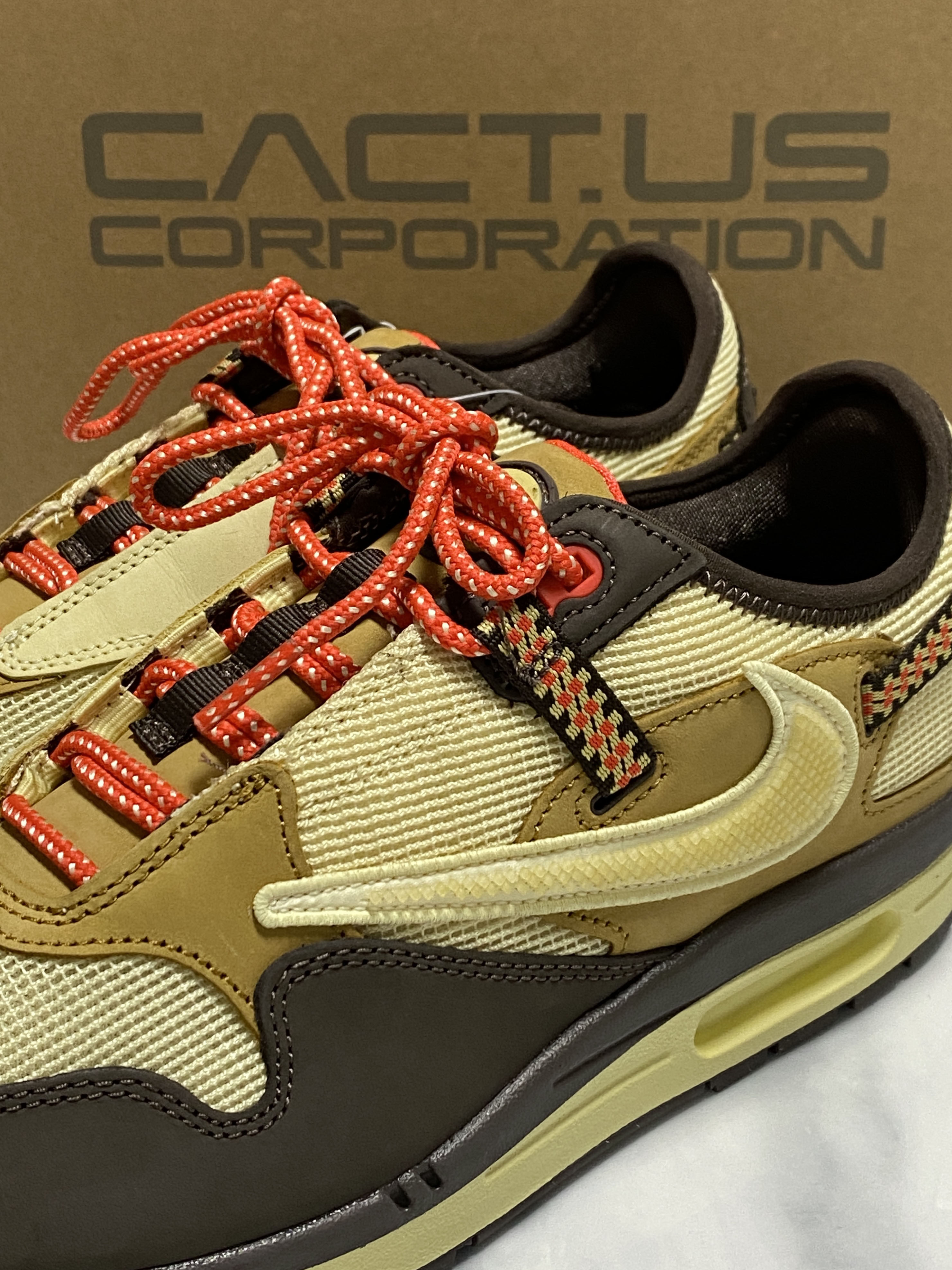 Nike x Travis Scott Air Max 1 Cact.us Brown 착용 스타일 - 1