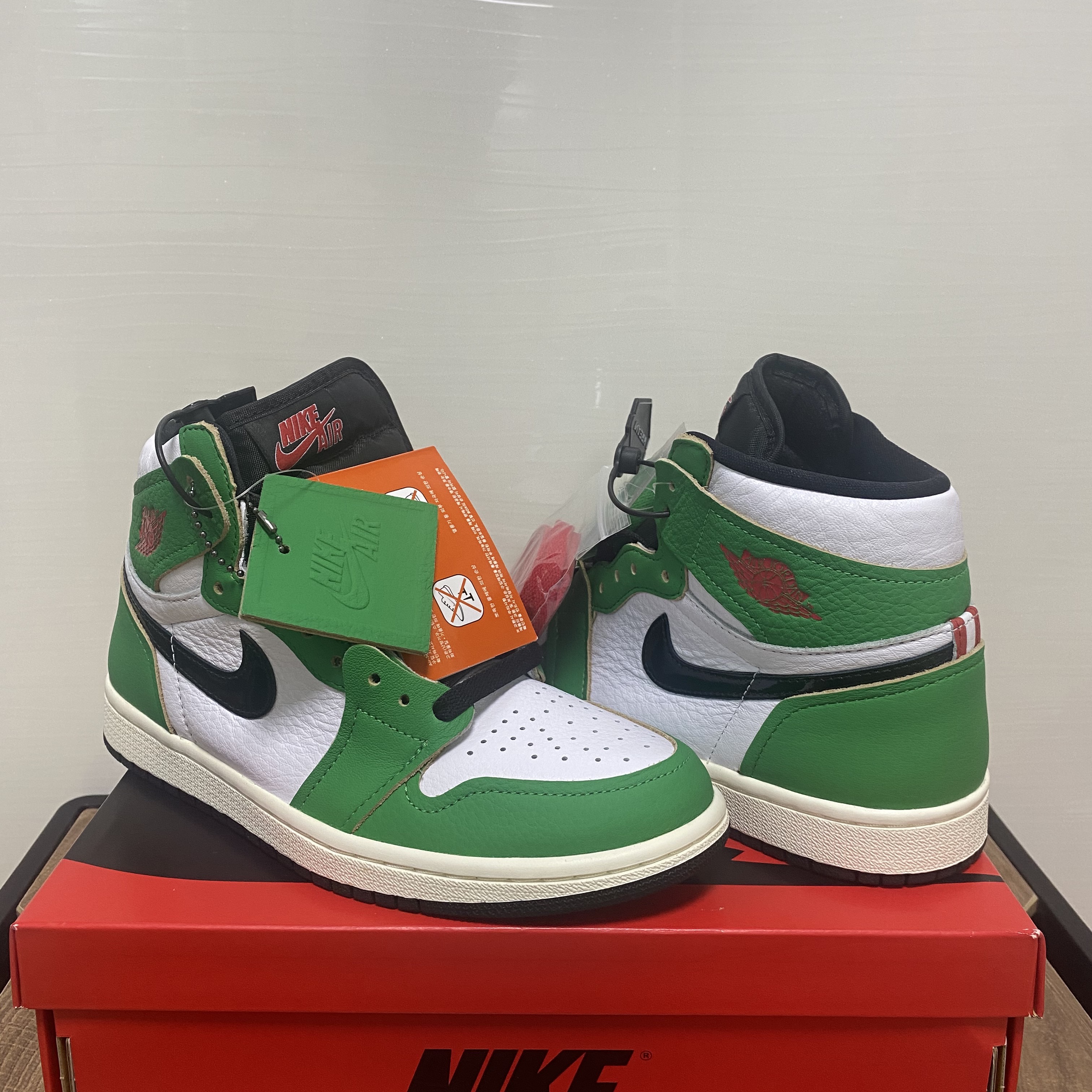 (W) Jordan 1 Retro High OG Lucky Green 착용 스타일 - 3