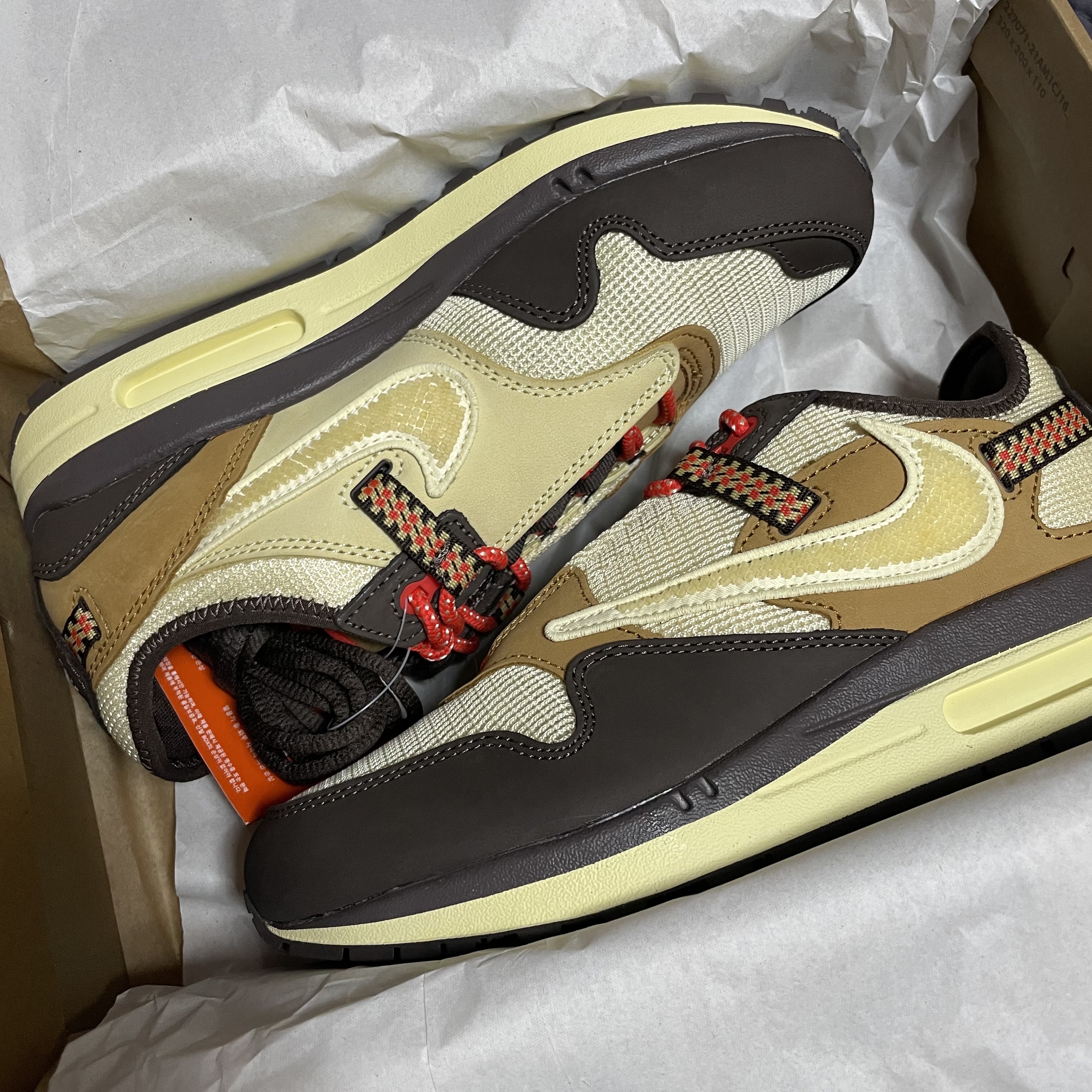 Nike x Travis Scott Air Max 1 Cact.us Brown 착용 스타일 - 1